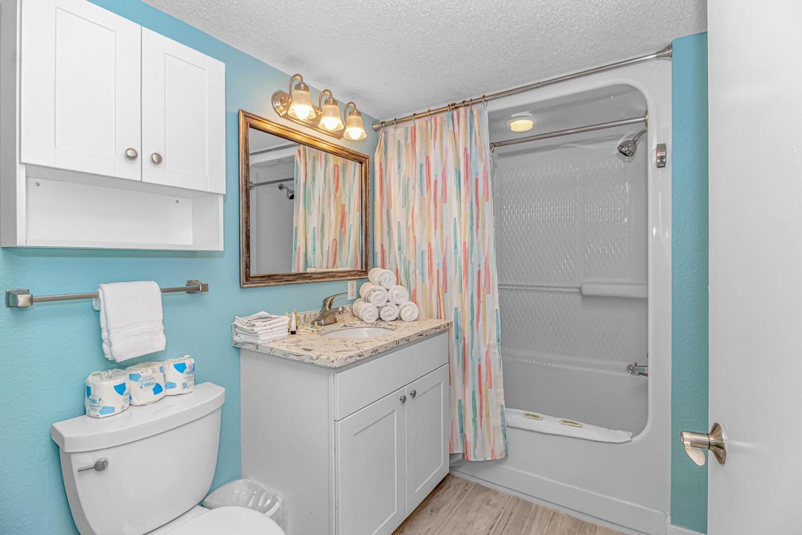 Immaculate! Beautifully Renovated Oceanfront 1 Bedroom - Sleeps 6! - Roxanne Towers Unit 804 Holiday home Myrtle Beach
