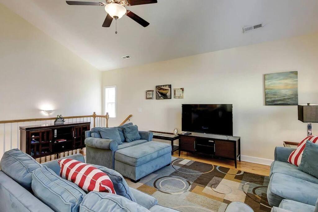 Spacious House With Pool Near The 2165 Apartment *