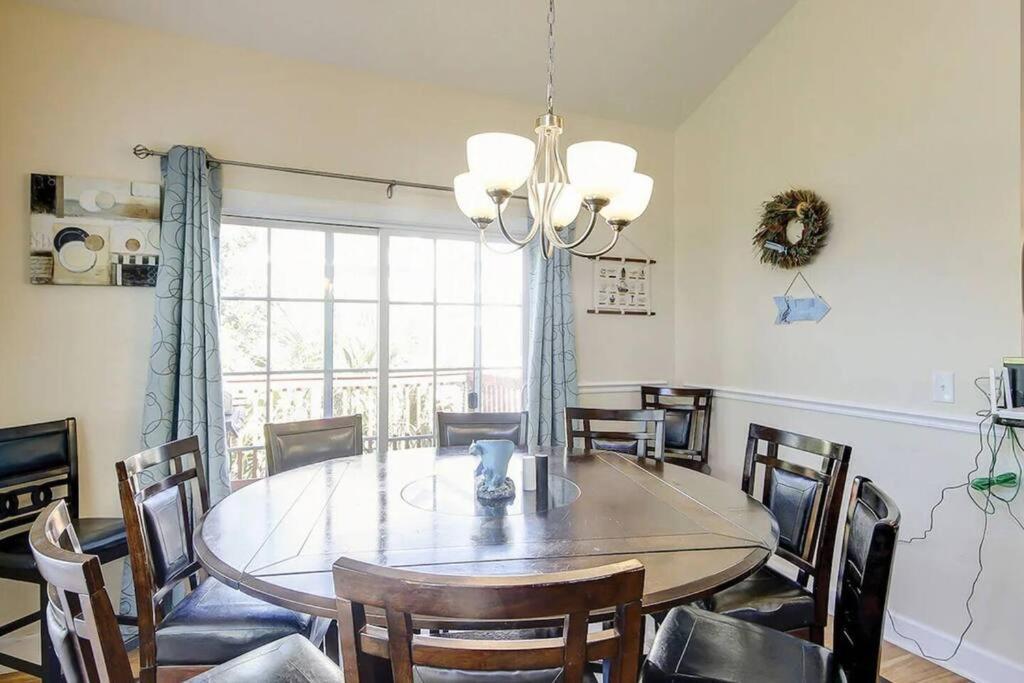 Spacious House With Pool Near The 2165 Apartment *