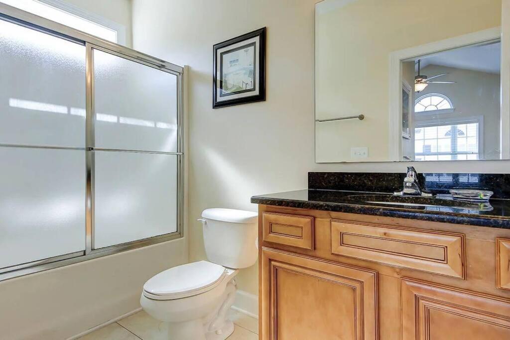 Spacious House With Pool Near The 2165