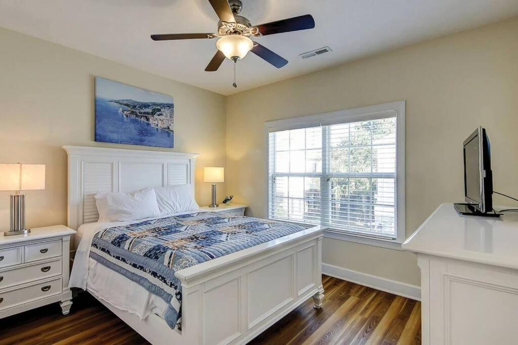 Spacious House With Pool Near The 2165 Apartment