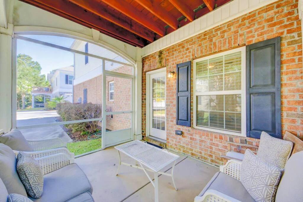 Spacious House With Pool Near The 2165 Apartment *