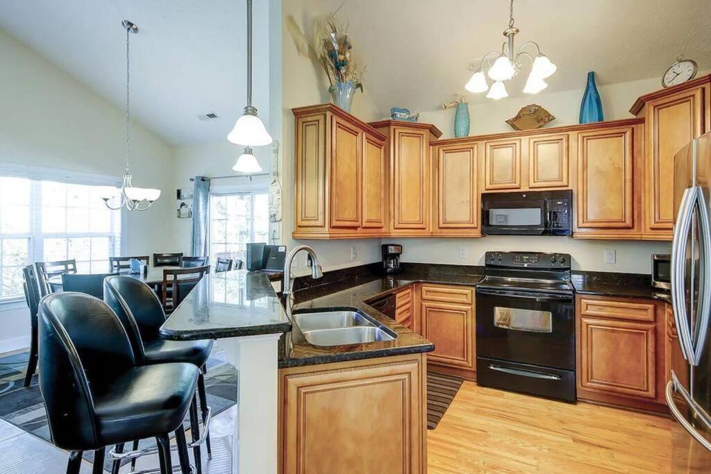 Spacious House With Pool Near The 2165 Apartment Myrtle Beach