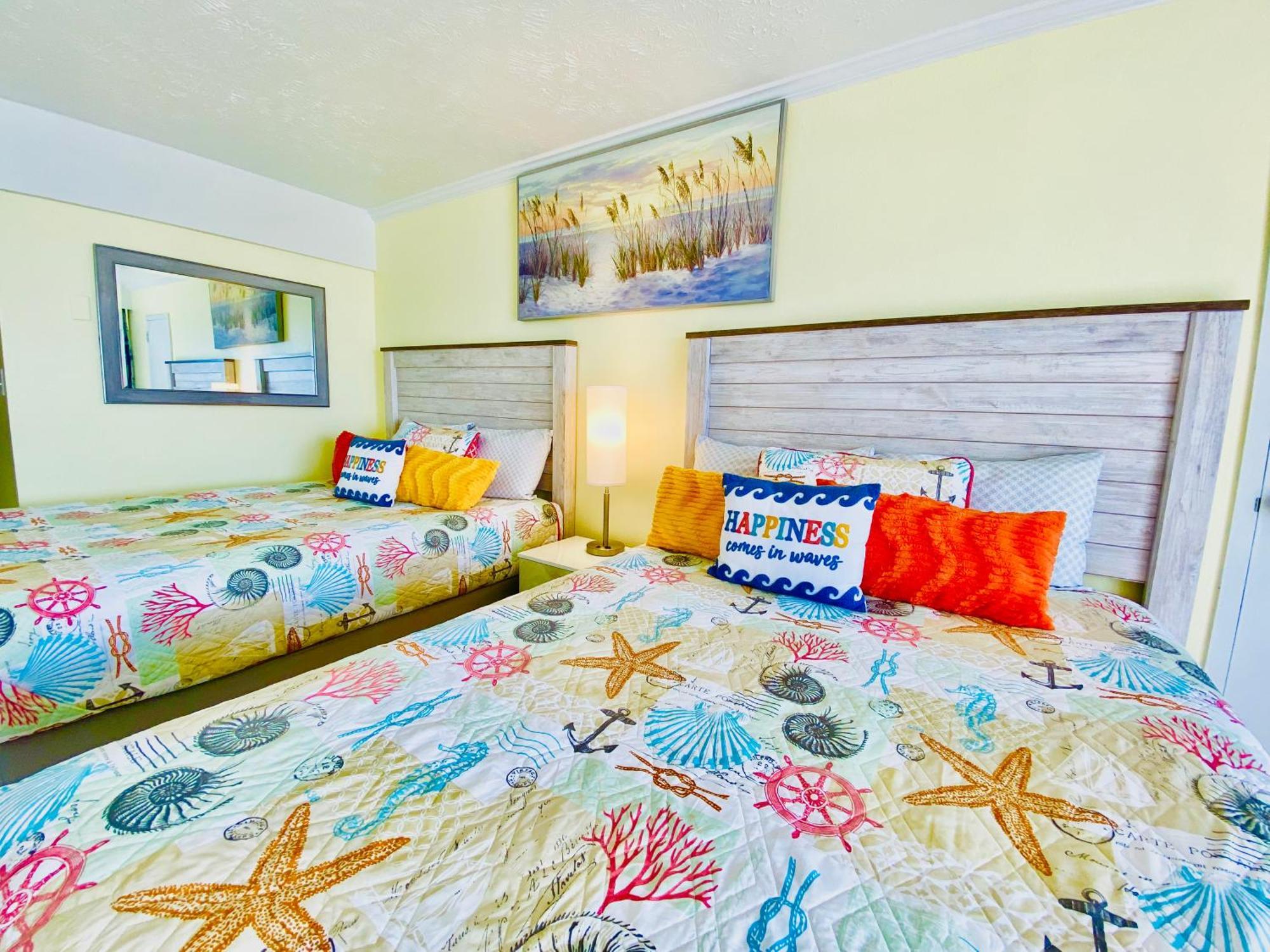 New ! Unique Oceanfront At Ocean Reef Resort-free Parking - Amazing Pools Apartment