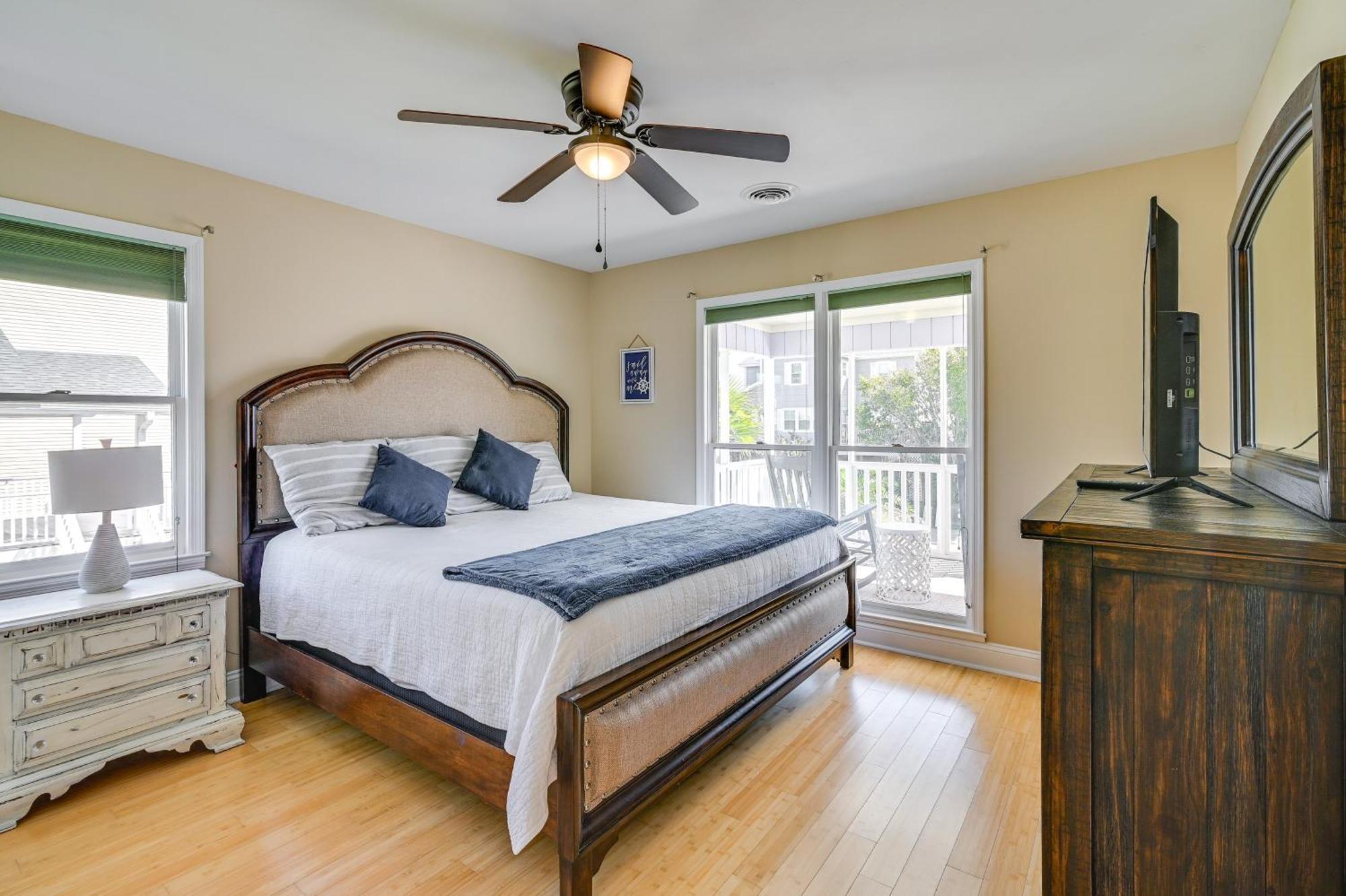 Surfside Vacation With Private Pool!