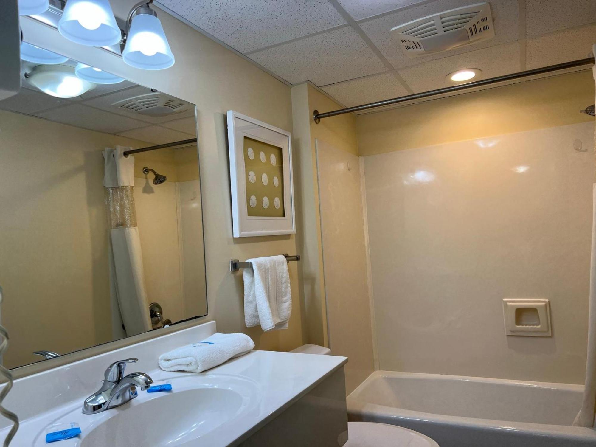 2501 S Ocean Blvd, 0811 - Ocean Front Sleeps 6 Myrtle Beach