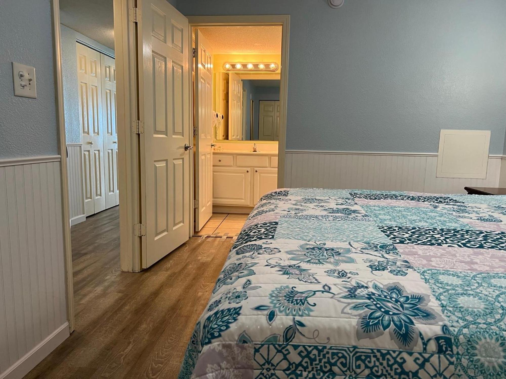 2007 S Ocean Blvd, 0406 - Ocean Front Sleeps 10 Holiday home Myrtle Beach