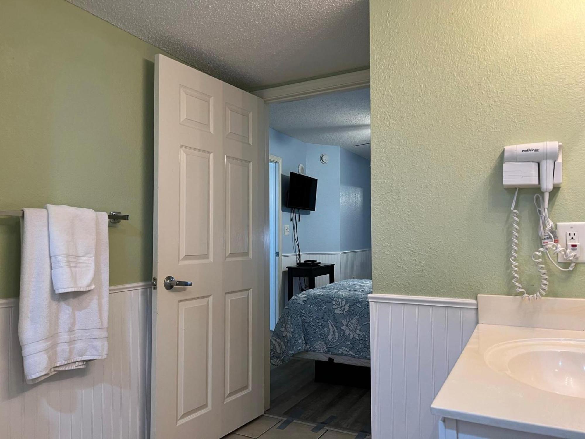 2007 S Ocean Blvd, 0406 - Ocean Front Sleeps 10 Myrtle Beach