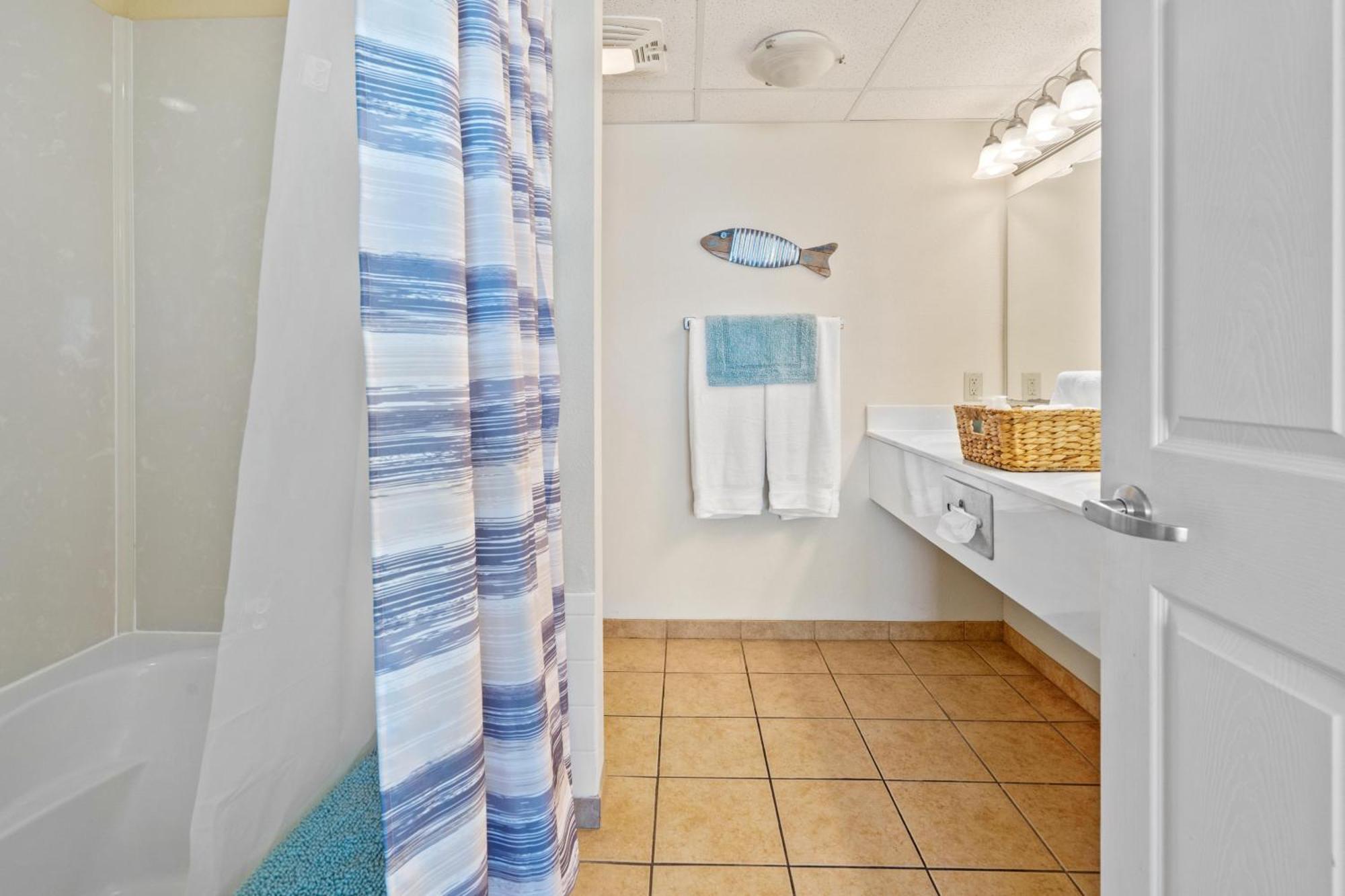 2501 S Ocean Blvd, 0211 - Ocean Front Sleeps 8 *