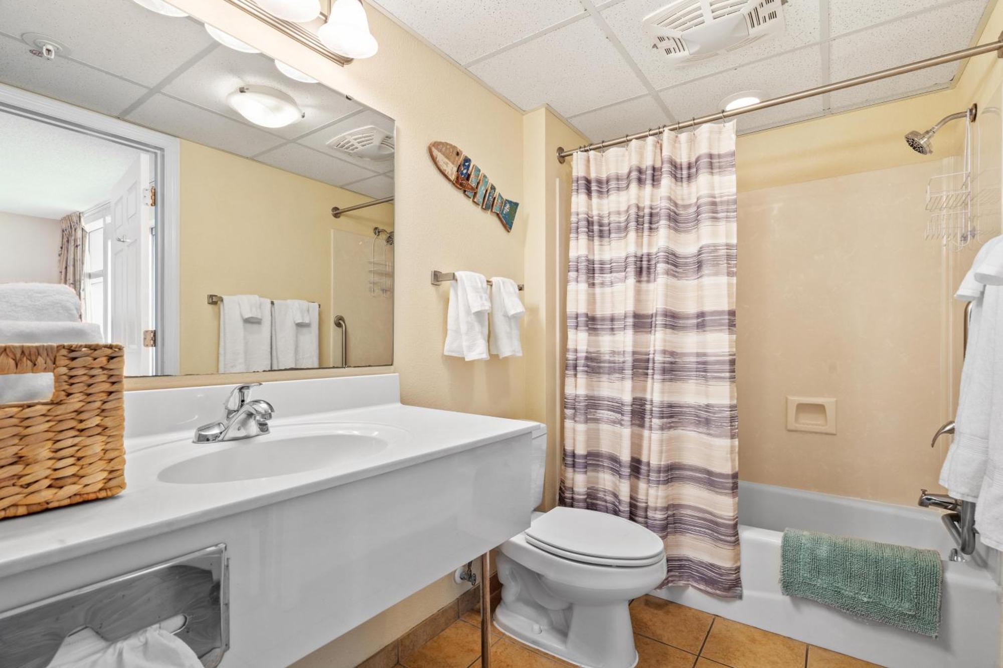 Holiday home 2501 S Ocean Blvd, 0211 - Ocean Front Sleeps 8 *