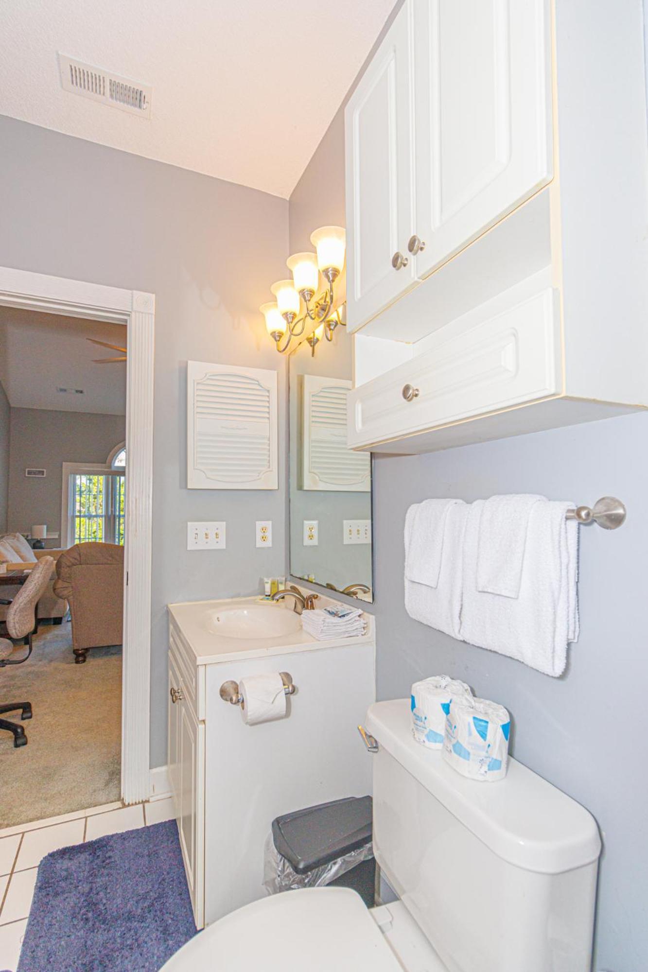 Holiday home Beautifully Updated Floor 1 Bedroom - Riverwalk At Arrowhead Country Club - Unit 302 *