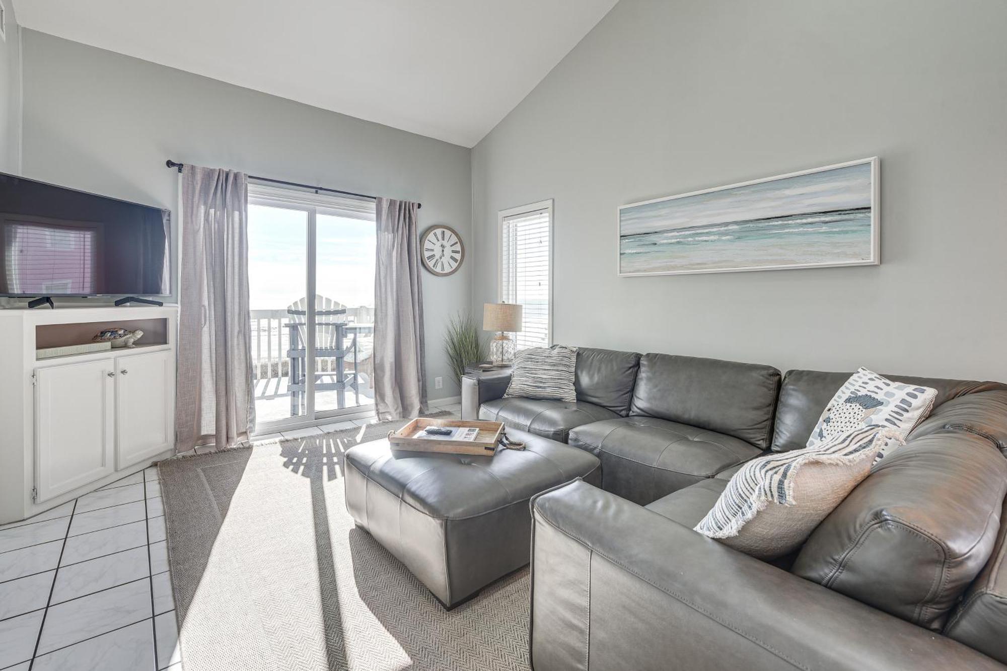 Sunny Seaside With View - Walk To