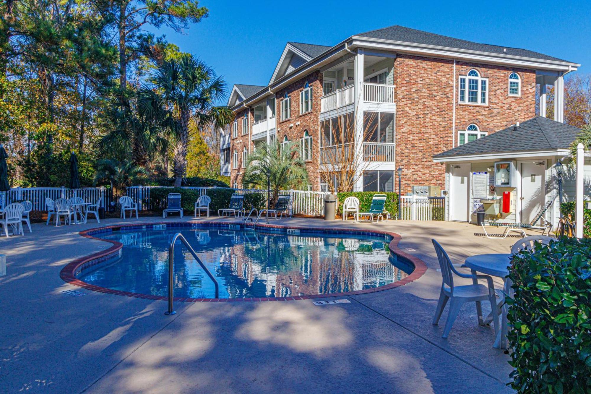 Beautifully Updated Floor 1 Bedroom - Riverwalk At Arrowhead Country Club - Unit 302 Holiday home *