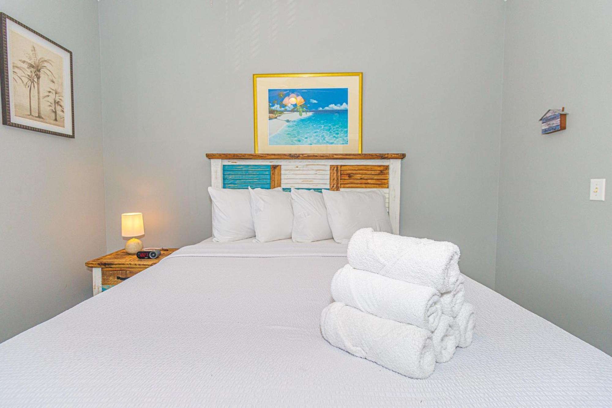 Holiday home Beautifully Updated Floor 1 Bedroom - Riverwalk At Arrowhead Country Club - Unit 302 *