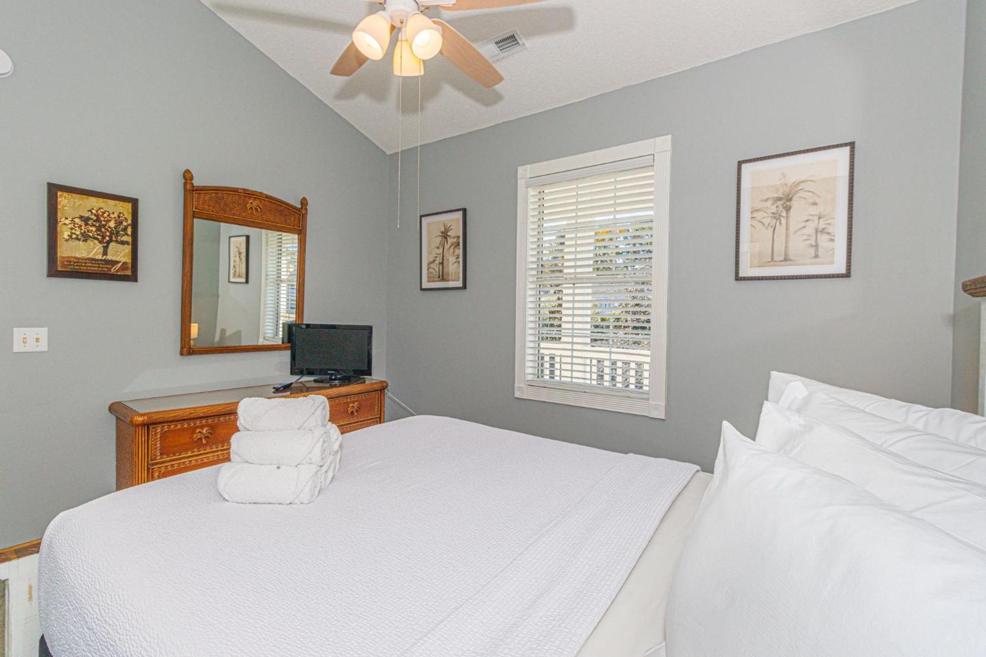 Holiday home Beautifully Updated Floor 1 Bedroom - Riverwalk At Arrowhead Country Club - Unit 302 *