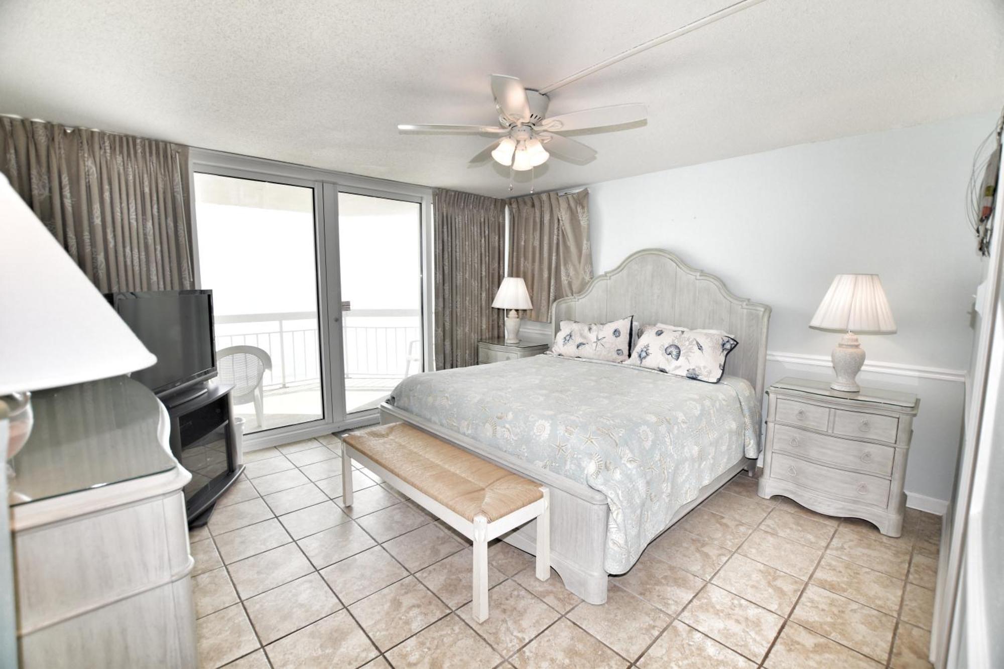 0512 Waters Edge Apartment *