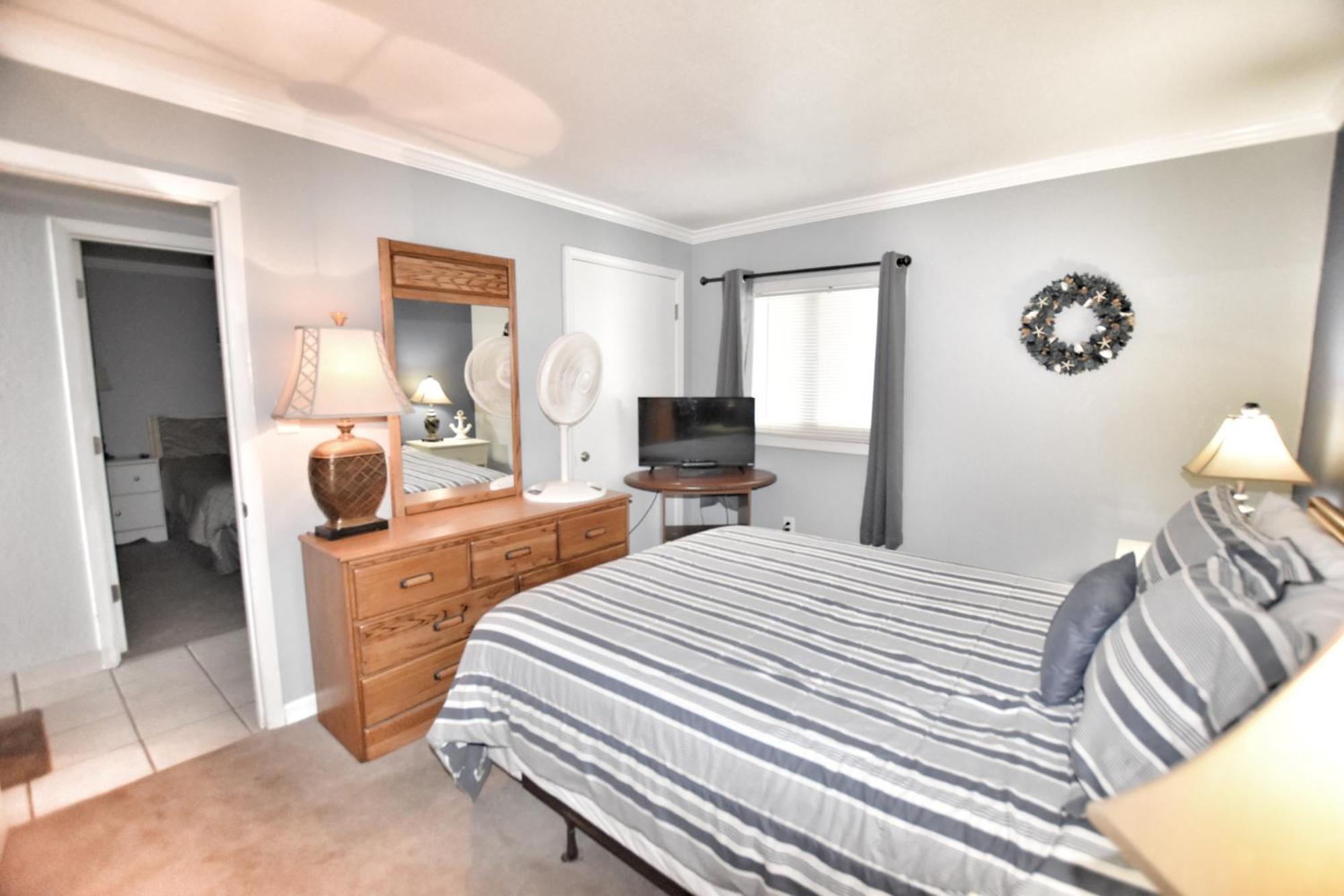 0511 Waters Edge Apartment *
