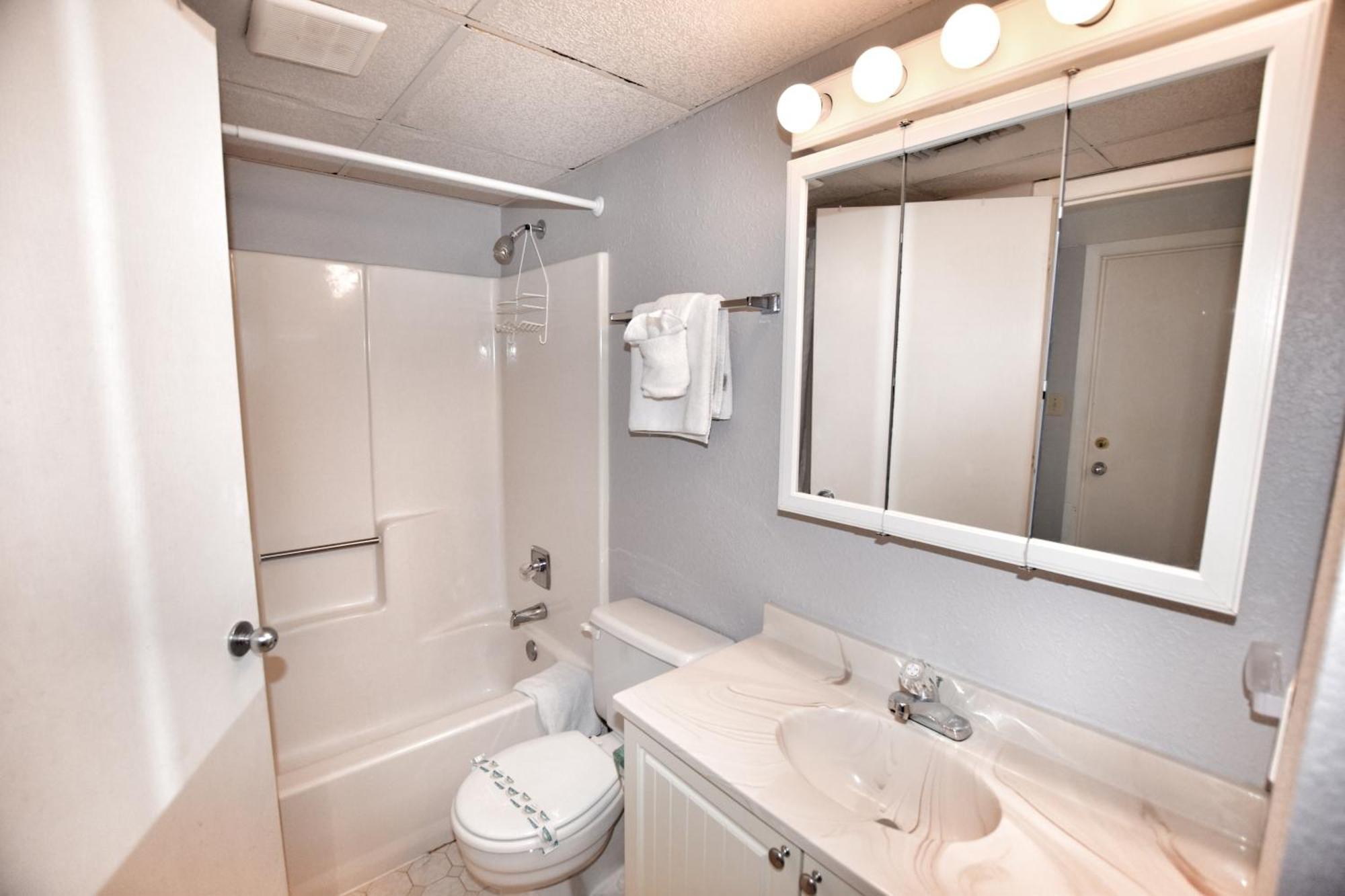 0511 Waters Edge Apartment *