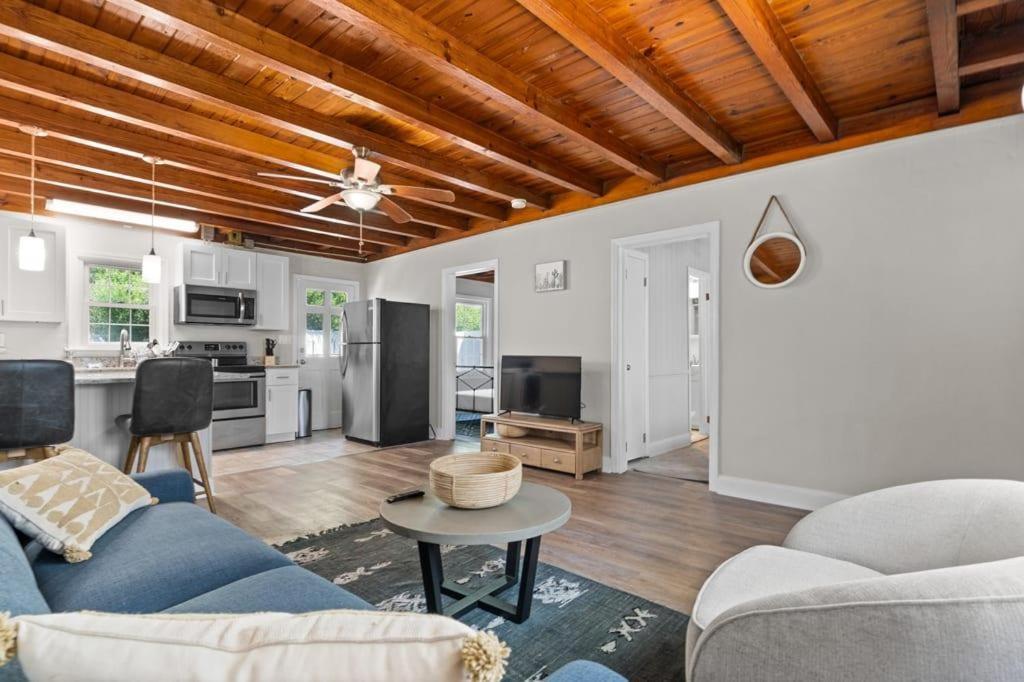 Apartment Laid Back 2br Close To The W Parking