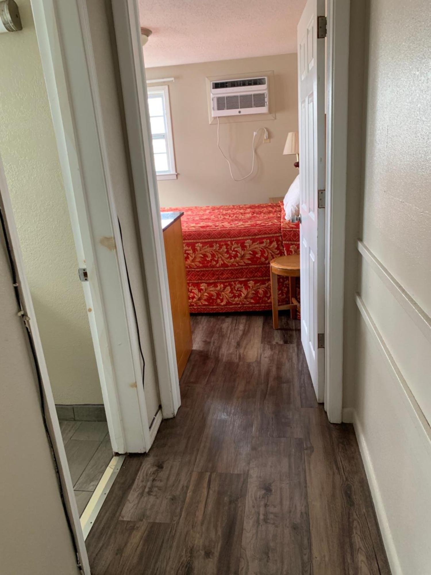 Wayfarer Motel *