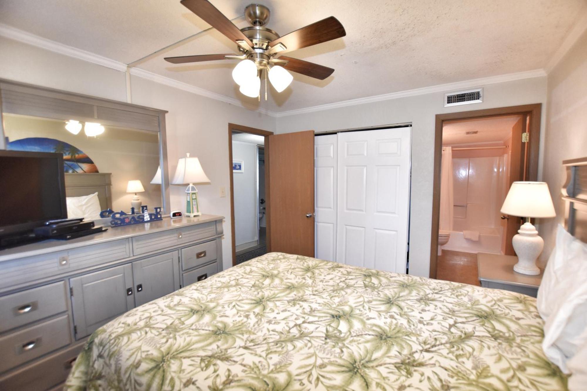 0402 Waters Edge Apartment