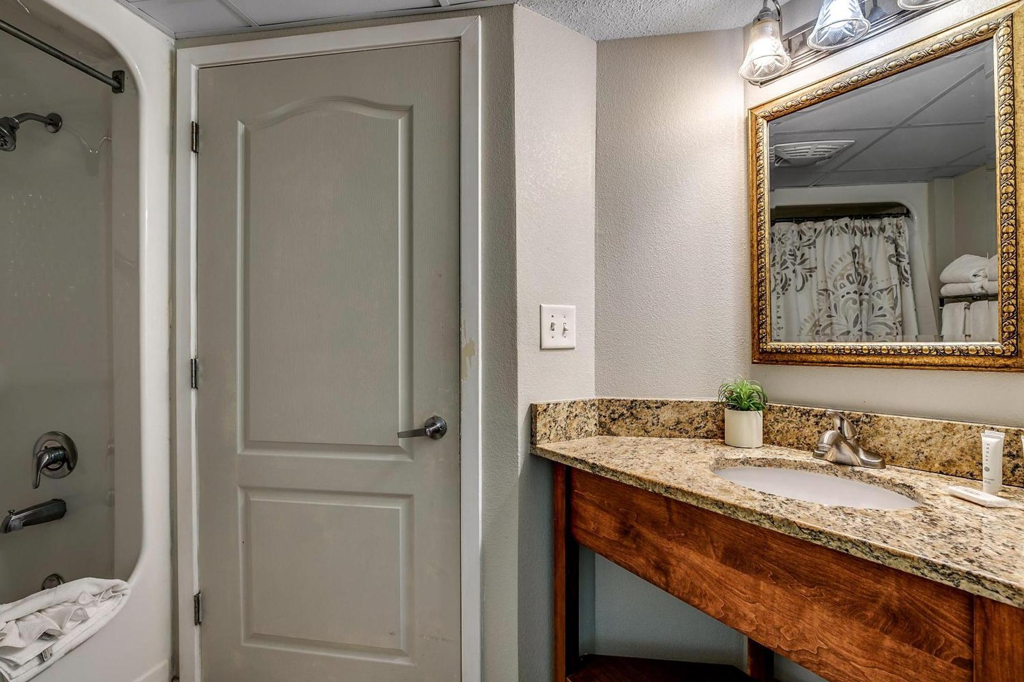 Carolinian 1733 * Myrtle Beach