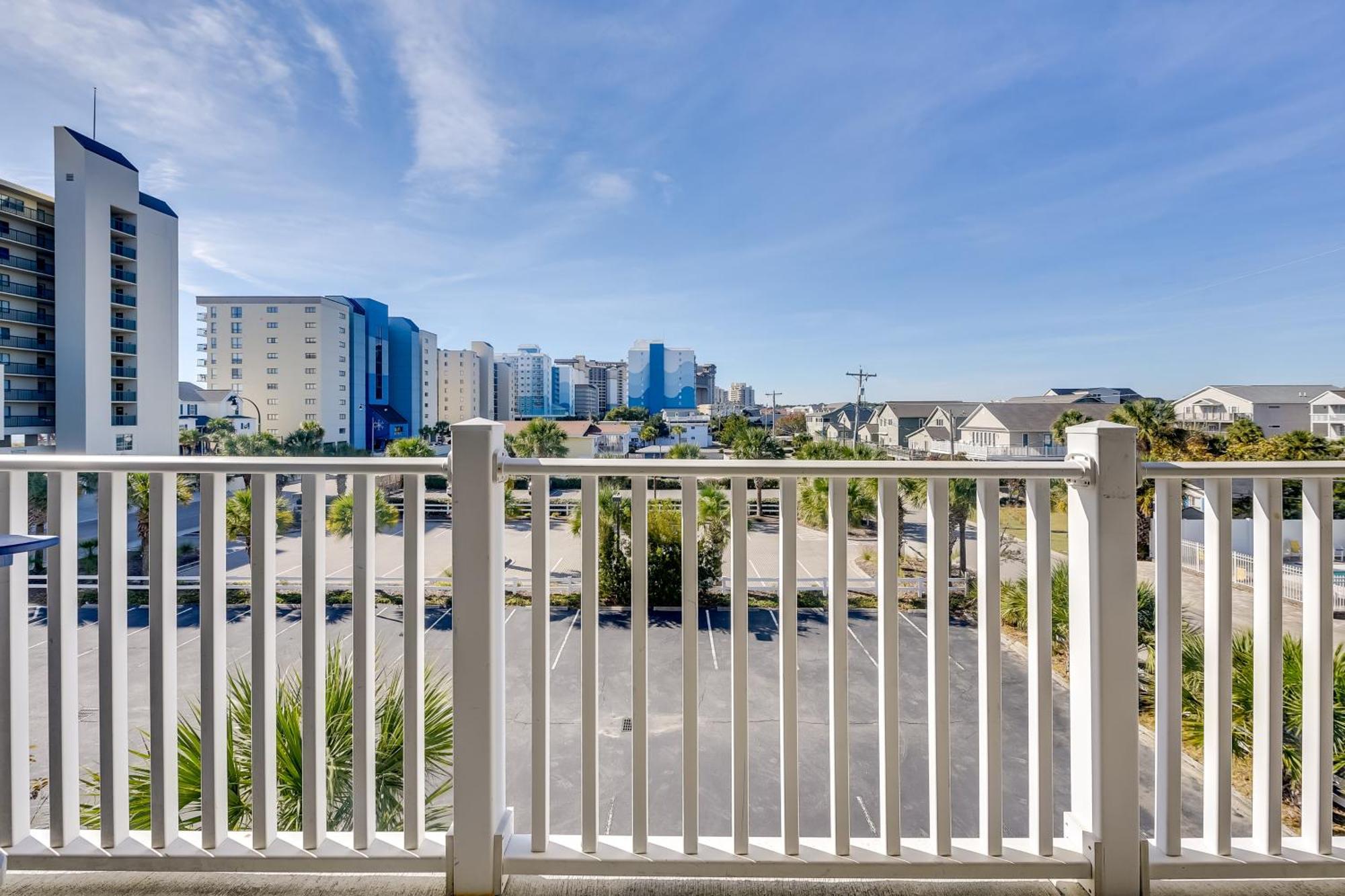 Roomy North Myrtle Condo, Walk To Myrtle Beach