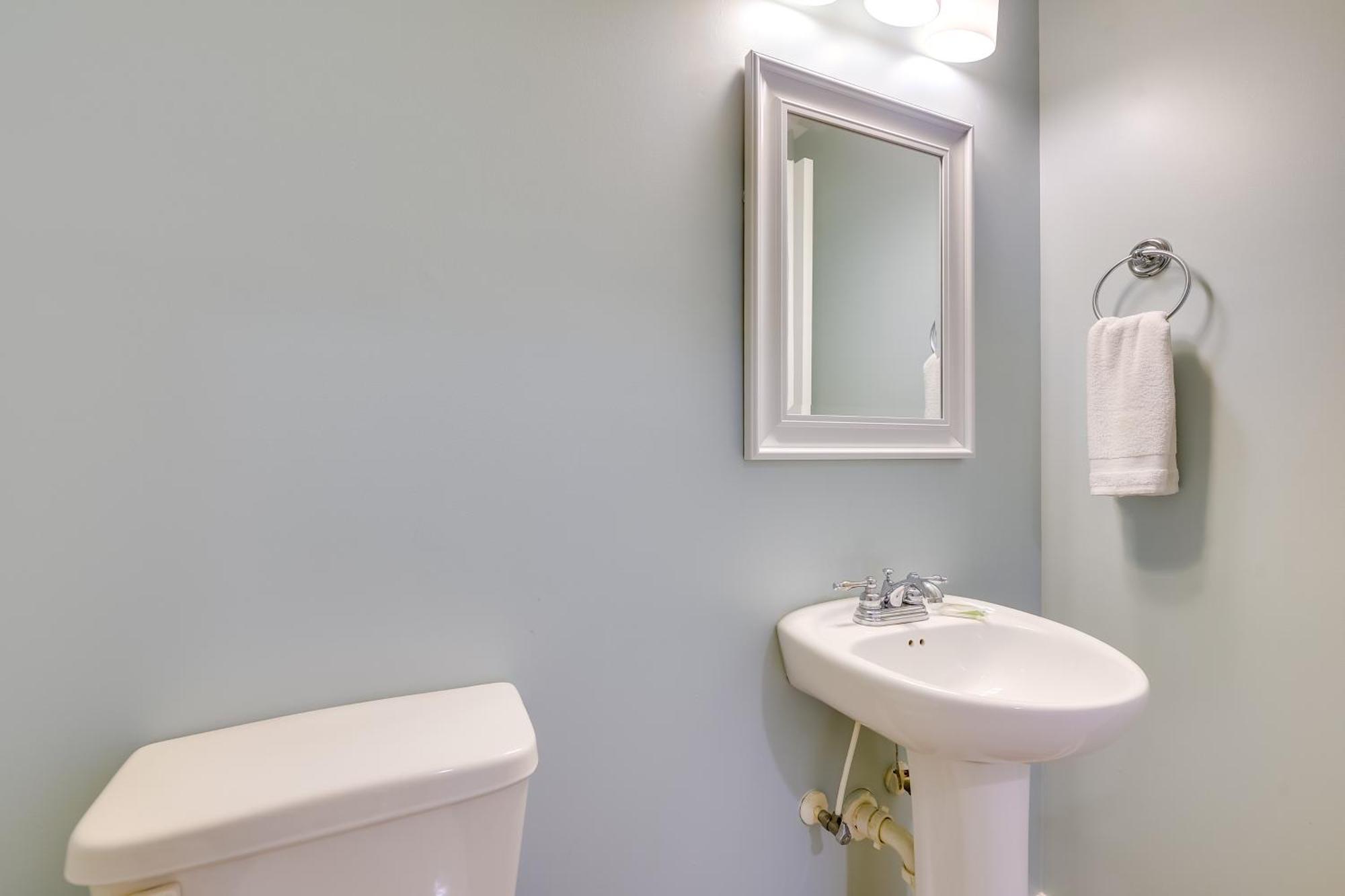 Roomy North Myrtle Condo, Walk To