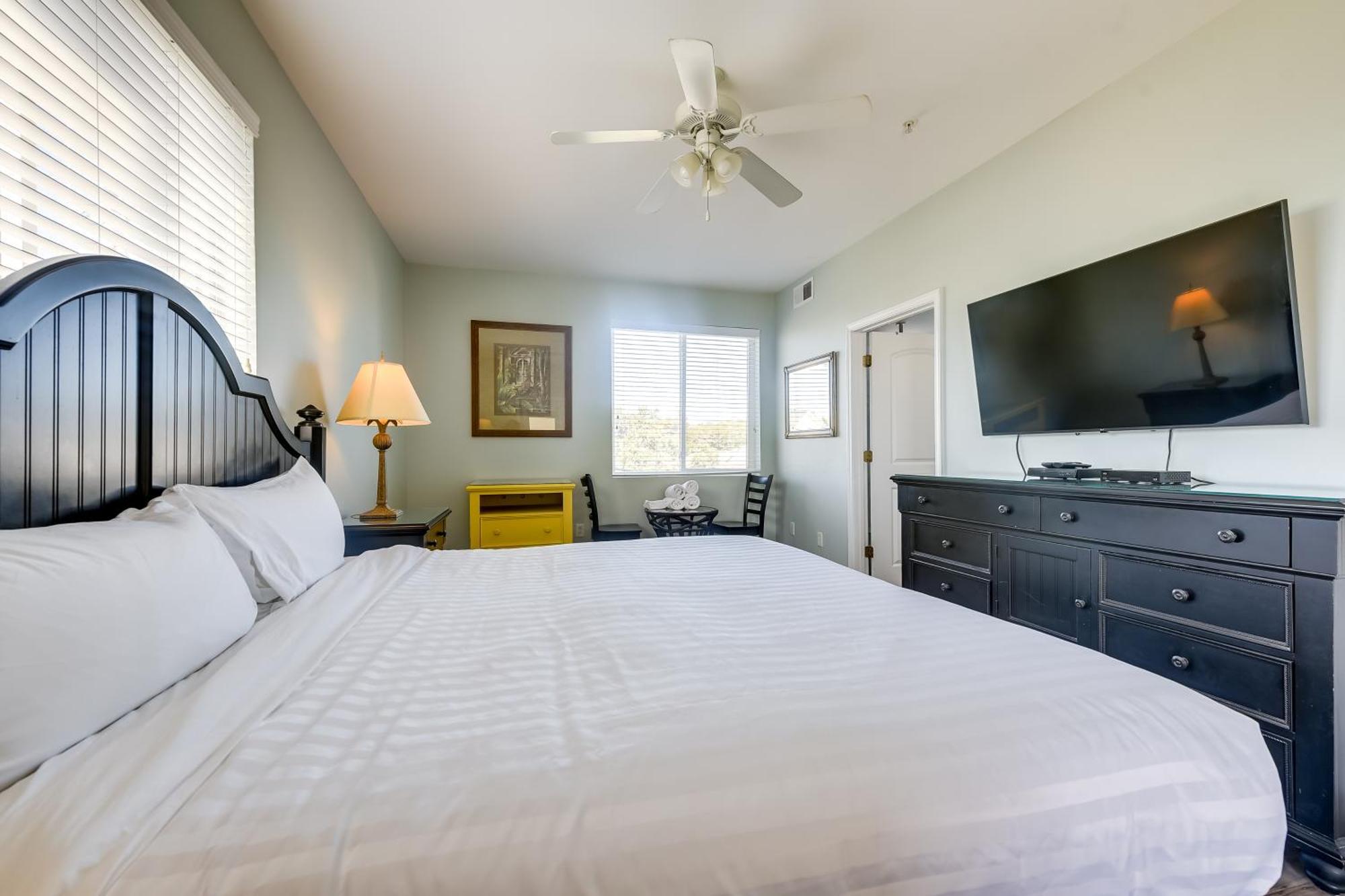 Apartment Roomy North Myrtle Condo, Walk To
