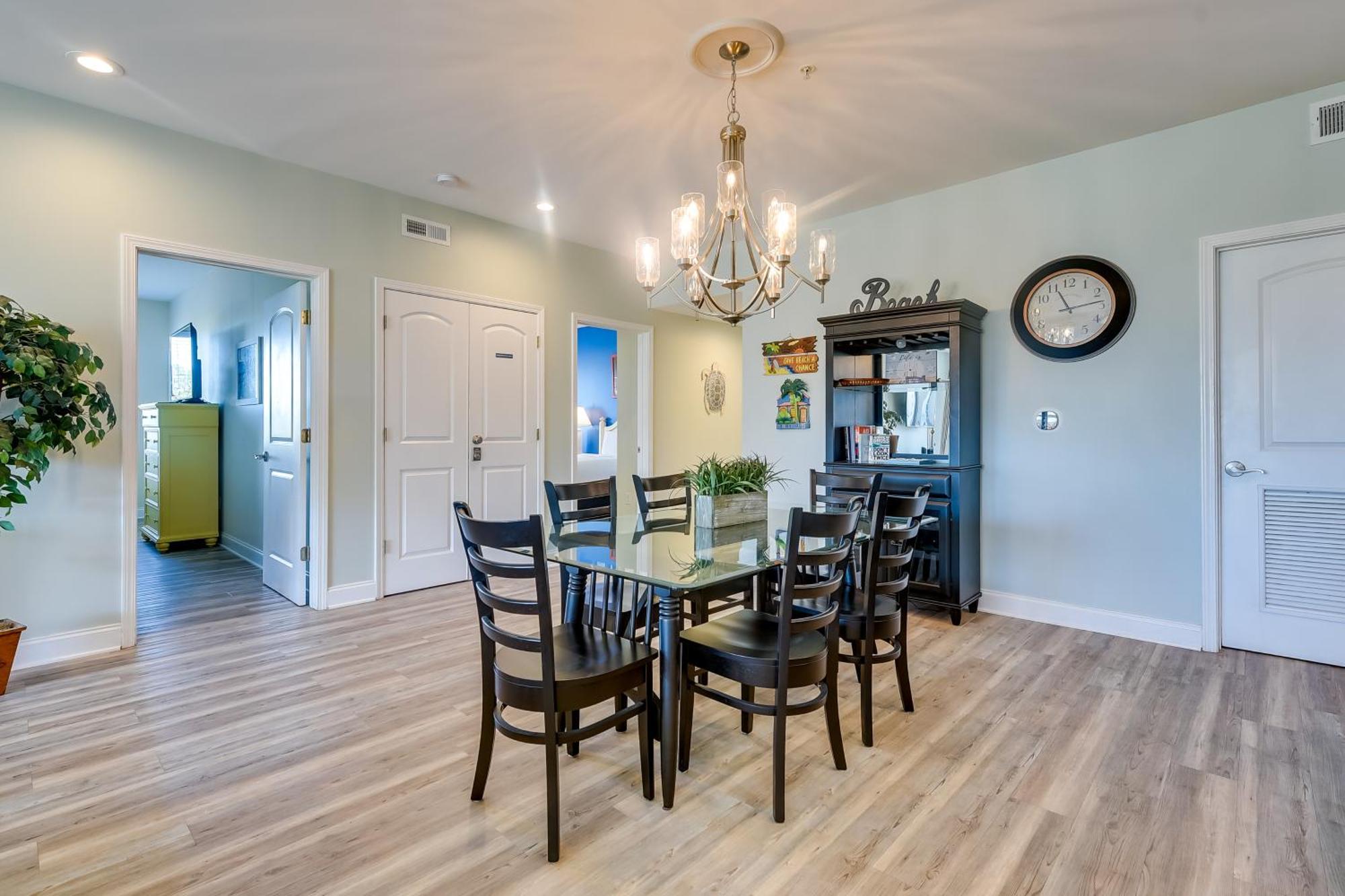 Roomy North Myrtle Condo, Walk To