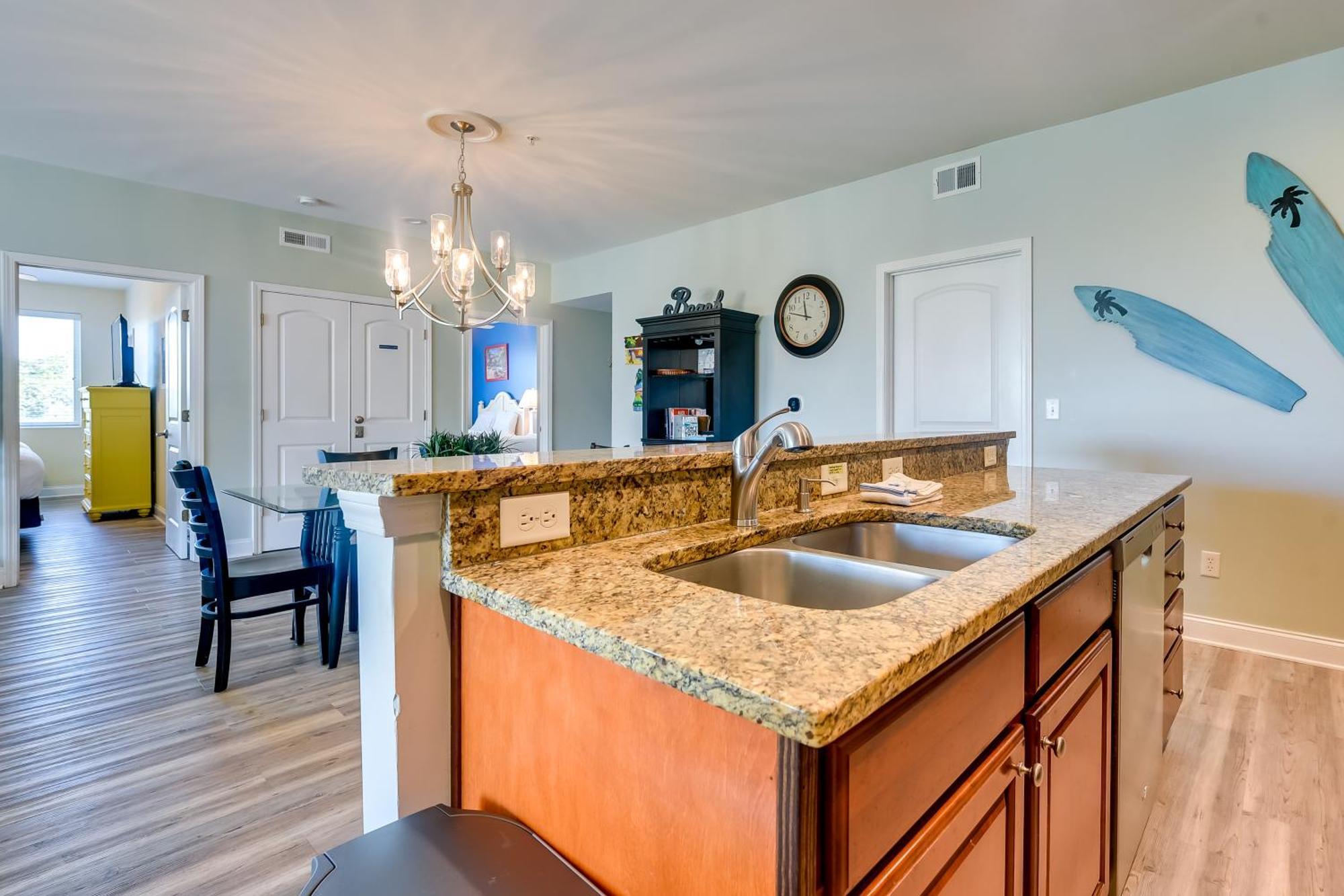 Roomy North Myrtle Condo, Walk To Apartment *