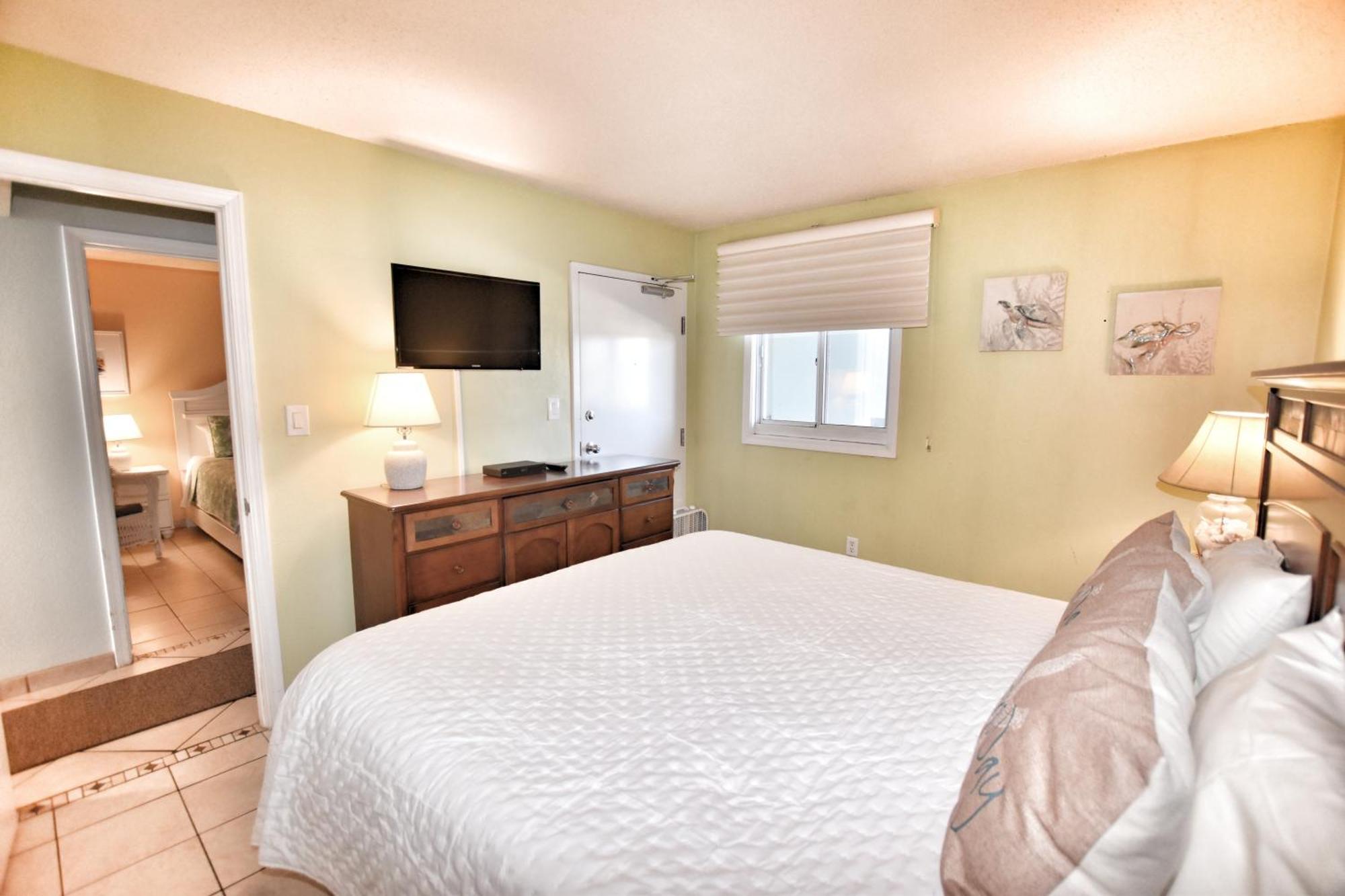 0611 Waters Edge Apartment