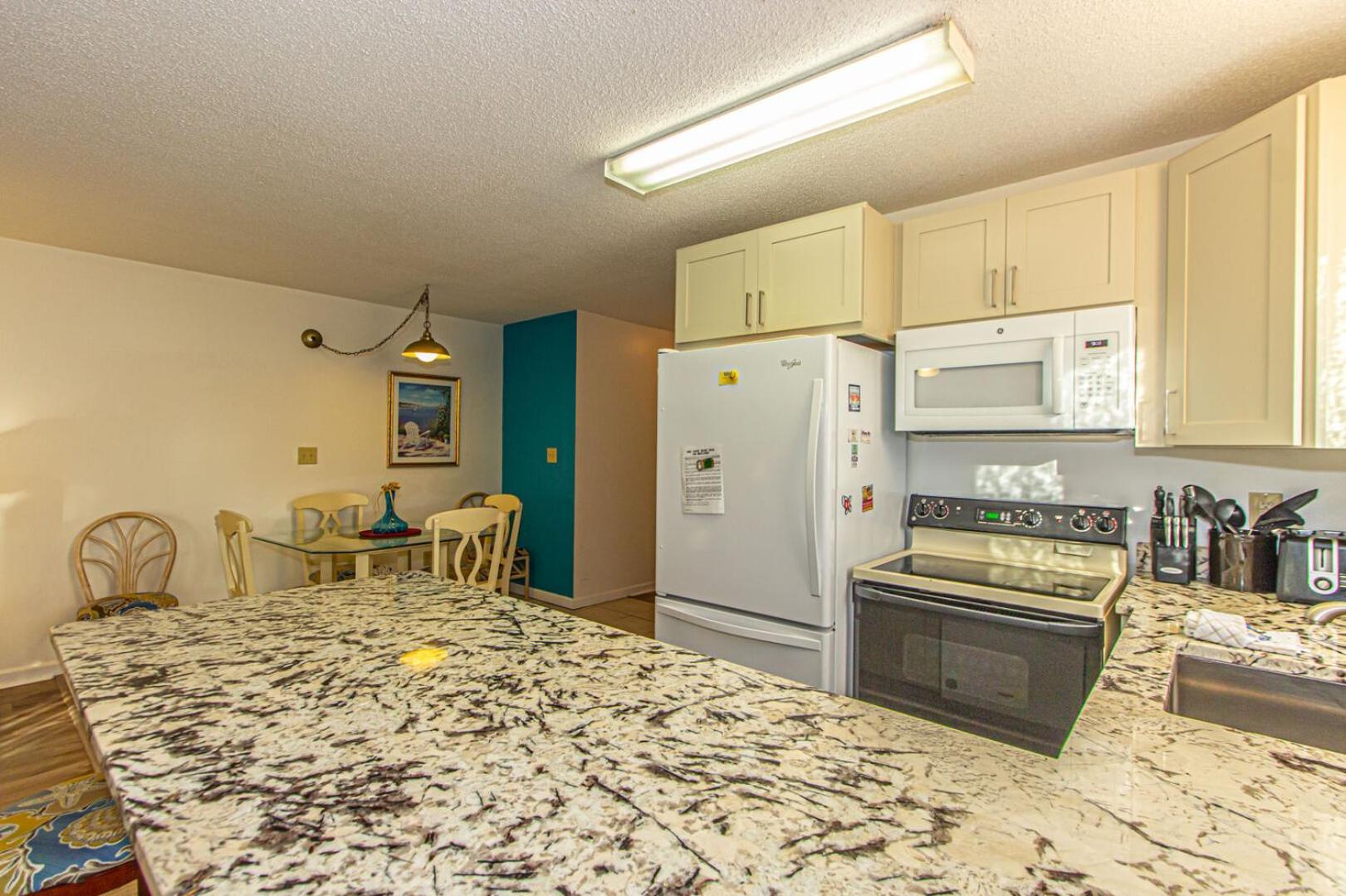 2 Bed 2 Bath Ground Level Golf Colony 33i Only 2 Miles To The *