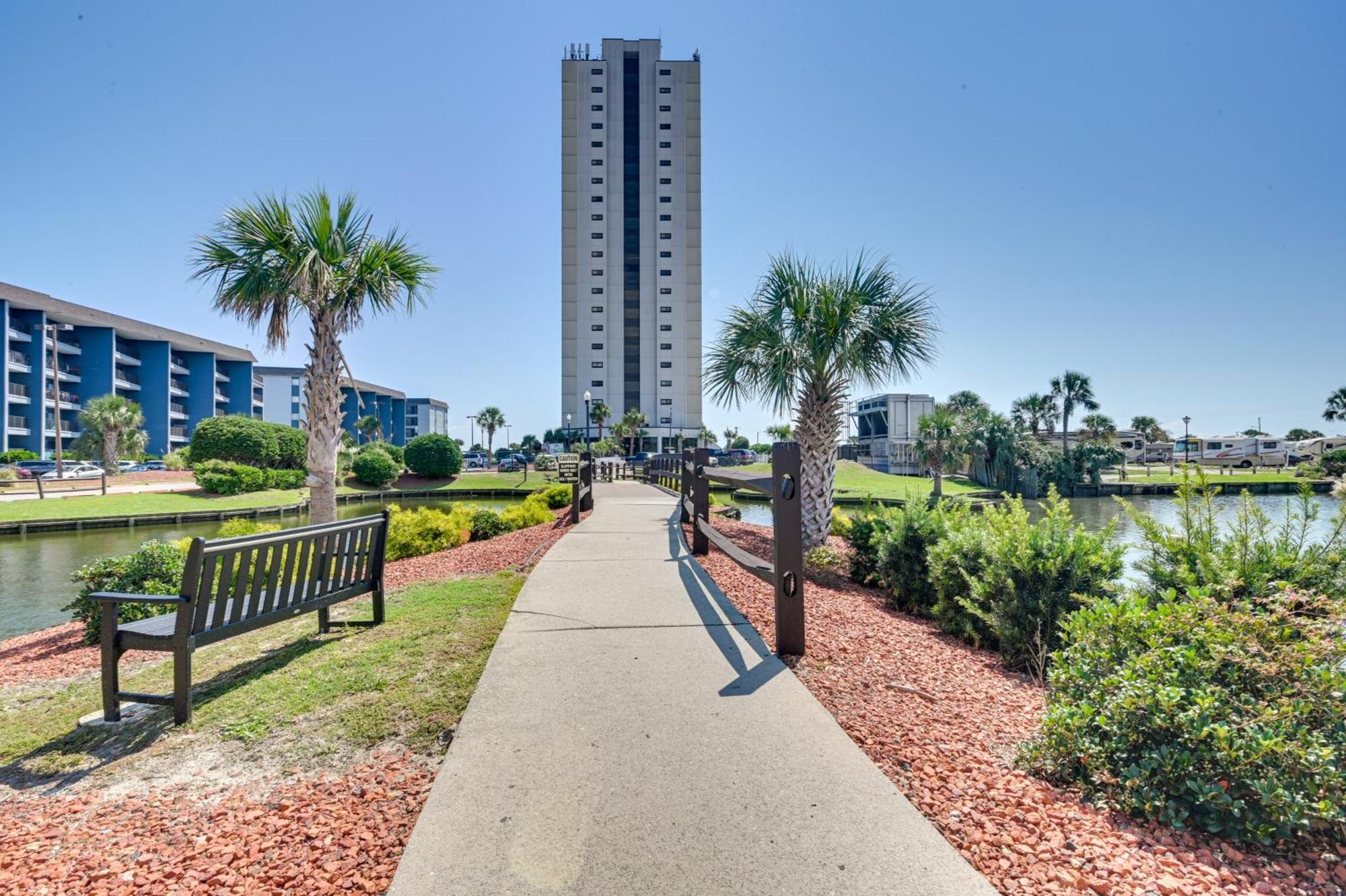 Renovated Oceanfront With Balcony Apartment *