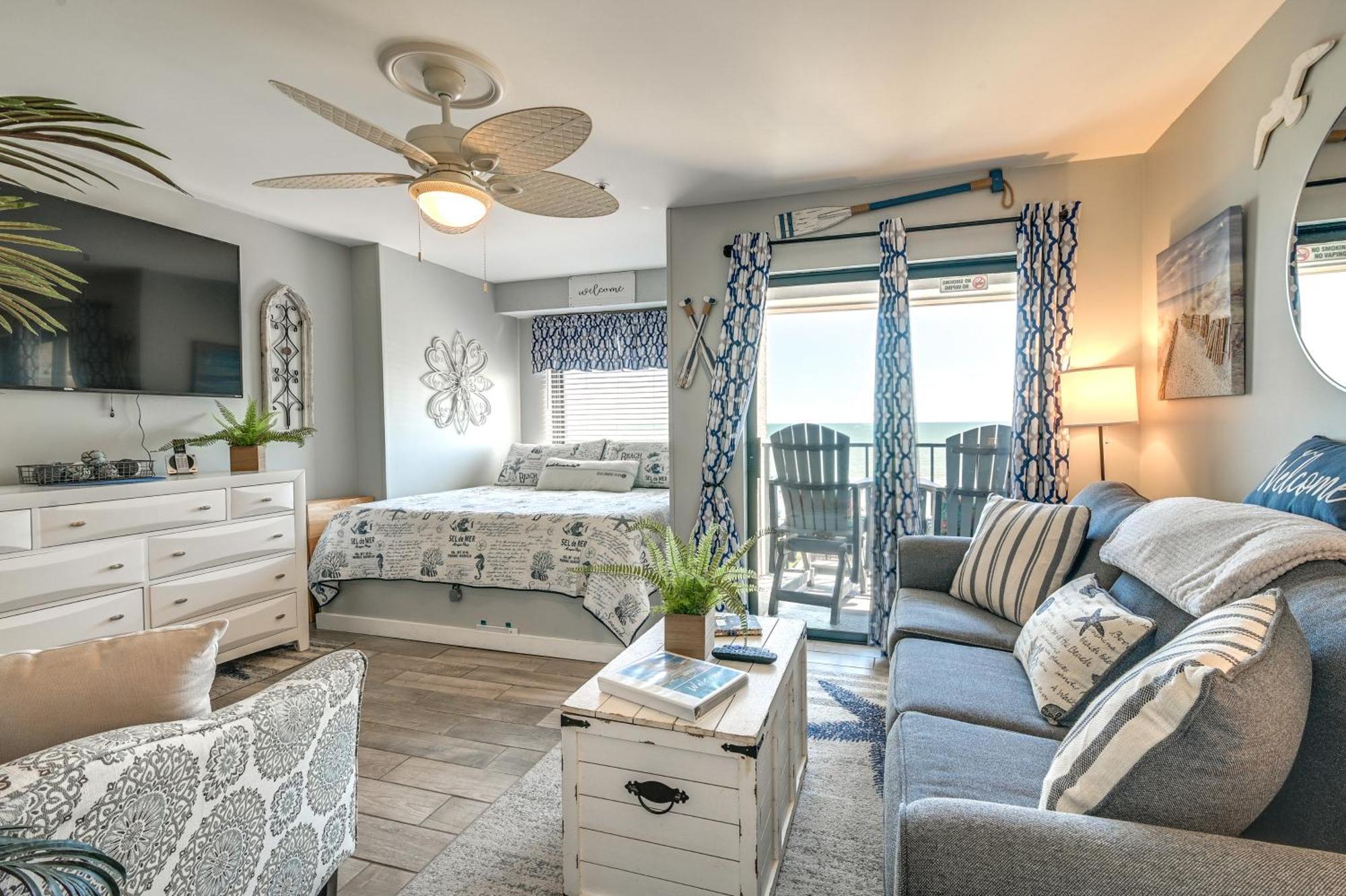 Renovated Oceanfront With Balcony Apartment *