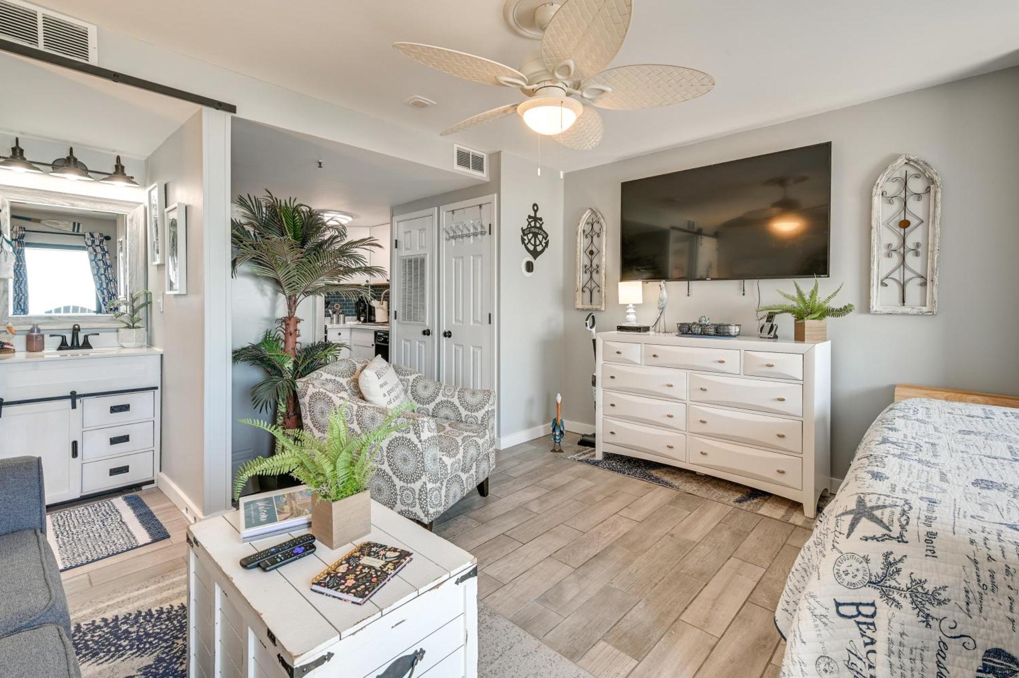 Renovated Oceanfront With Balcony Apartment Myrtle Beach