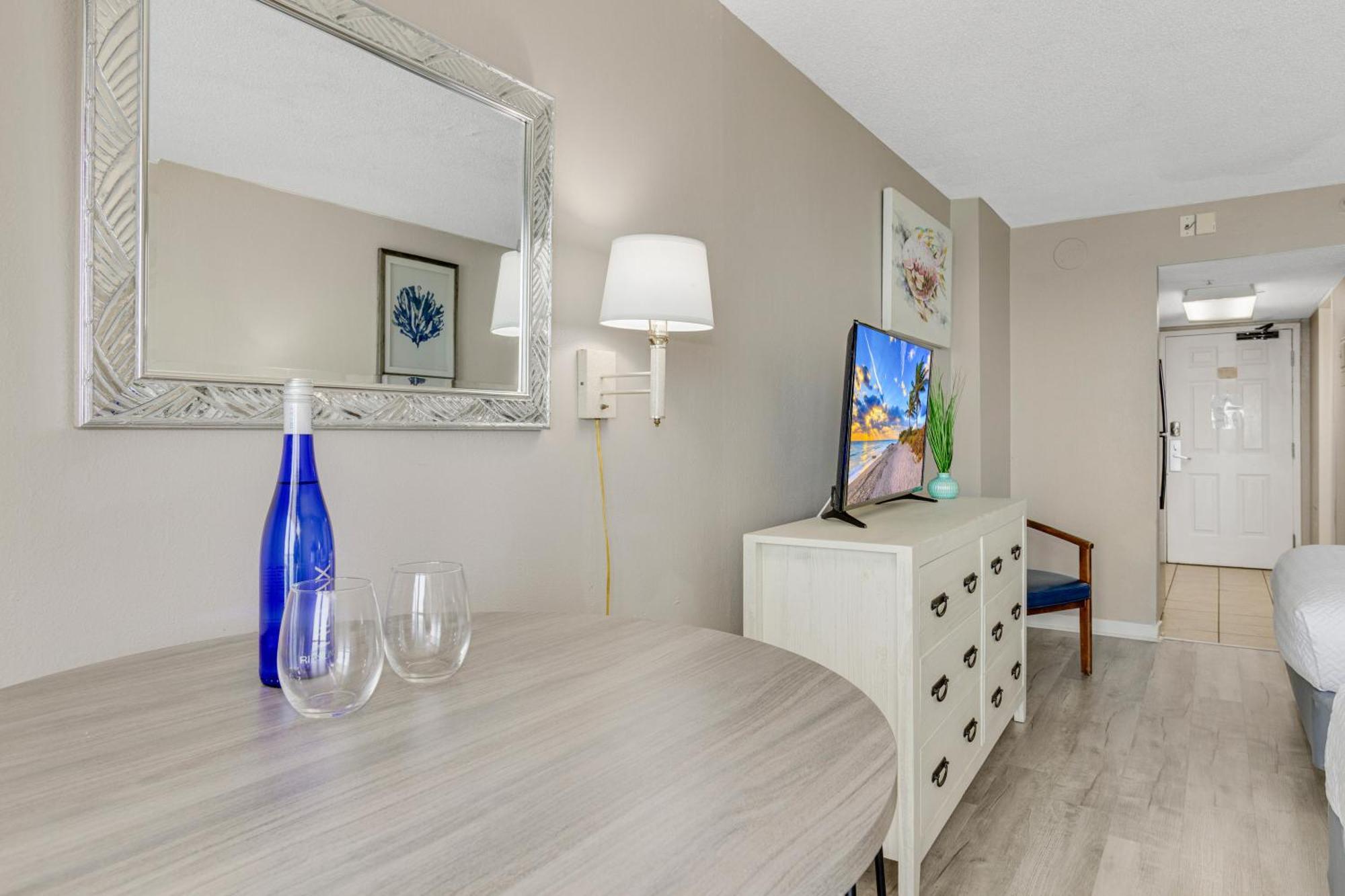 Oceanview Escape With Steps Away! 1828 Apartment