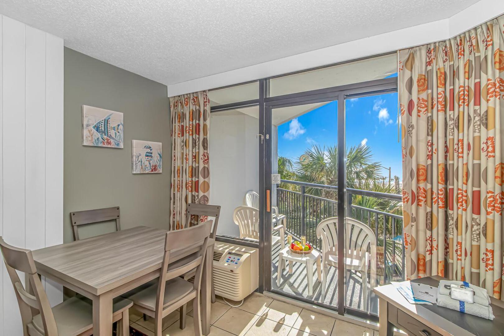 Oceanview 1 Bedroom Suite! Landmark 348! Perfect For 6 Guests! Holiday home Myrtle Beach