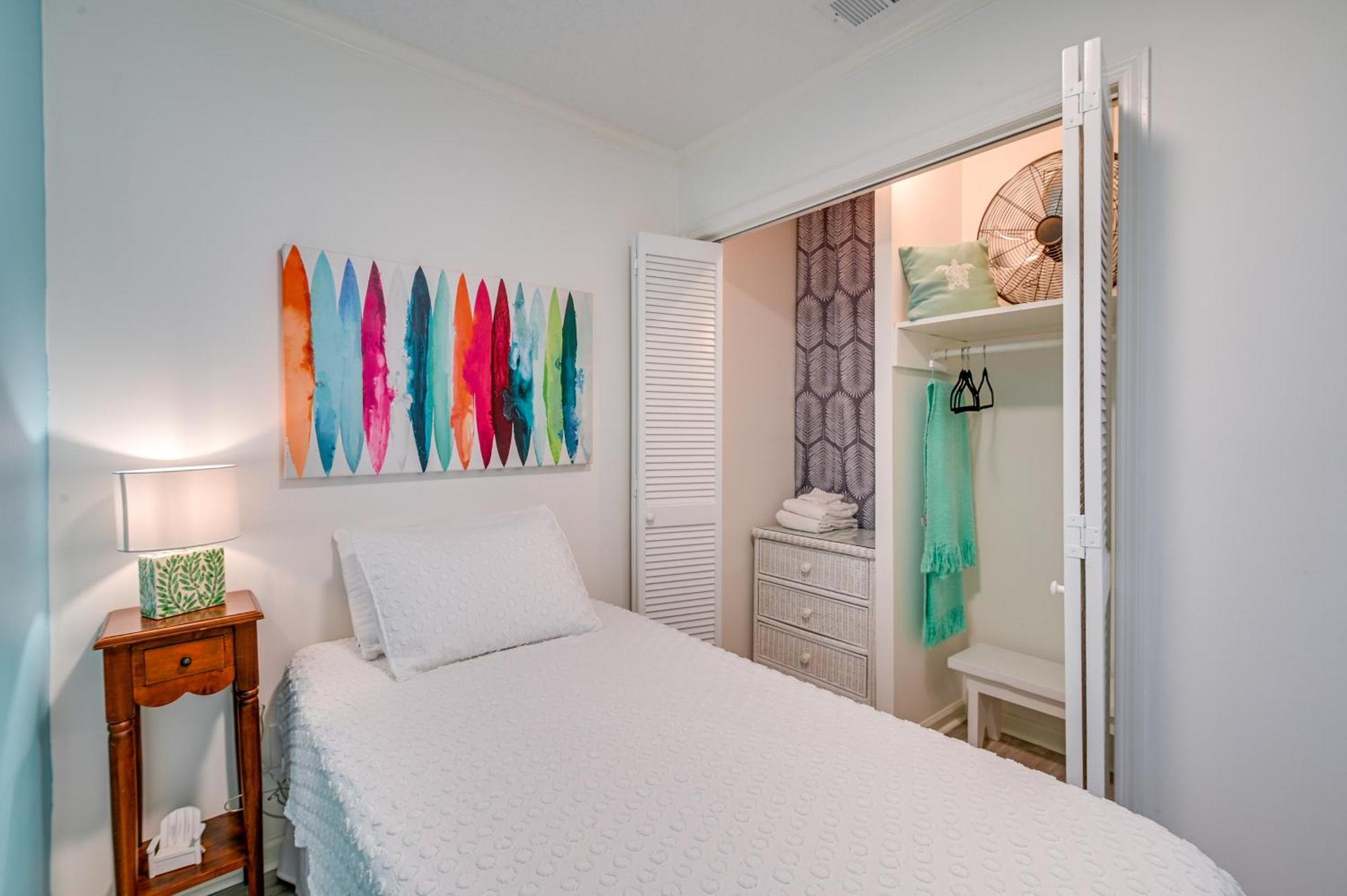 Surfside Escape With Pool - Walk To Ocean! Apartment