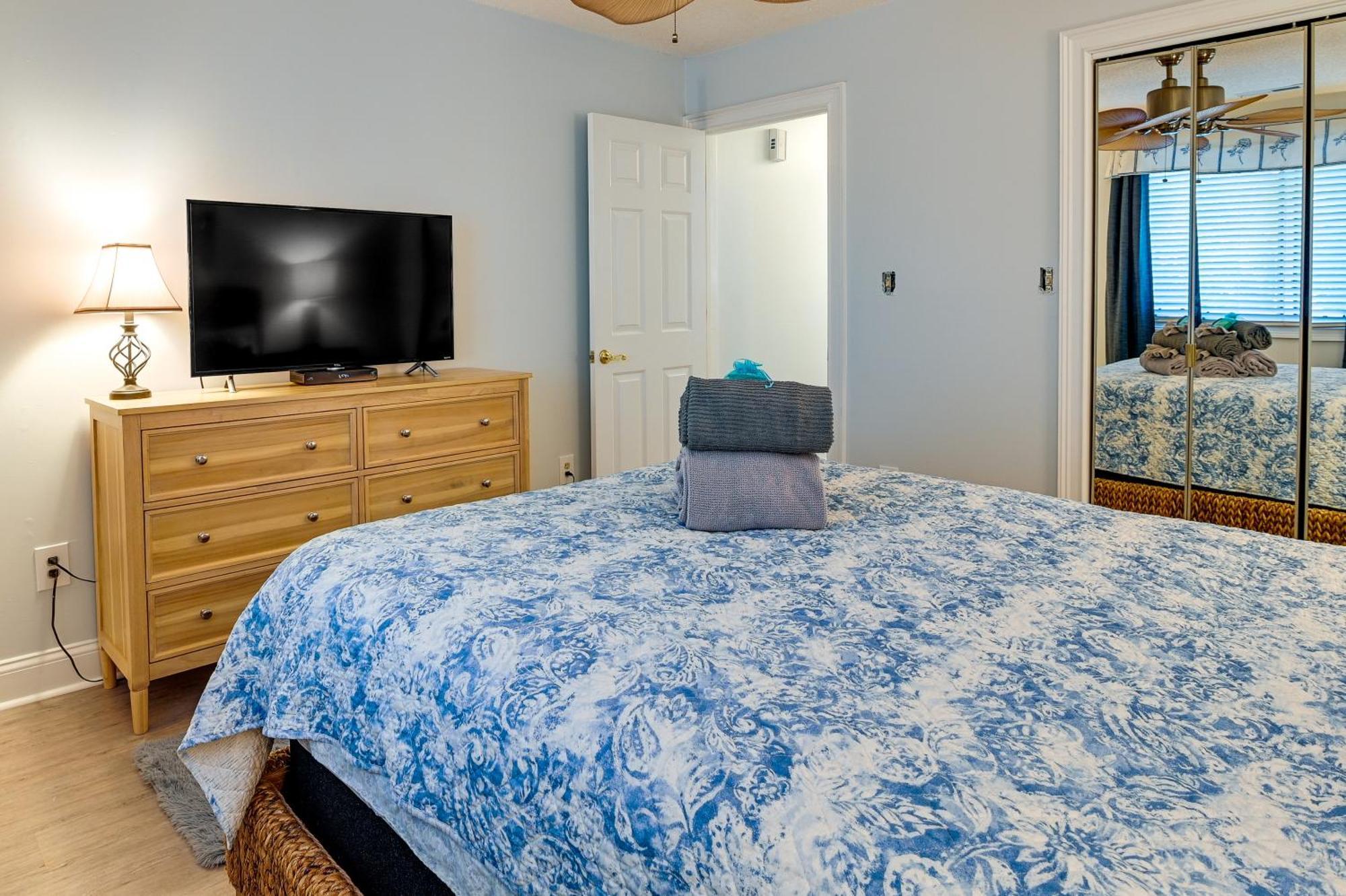 Surfside With Ocean Access And Balcony!