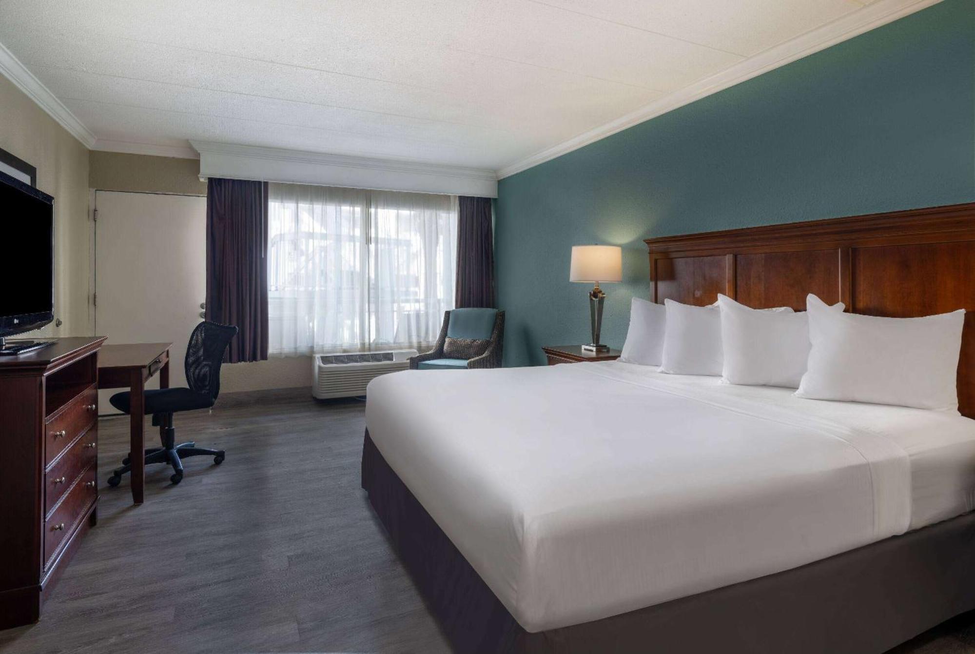 The Sandbar Hotel, Trademark Collection By Wyndham Hotel