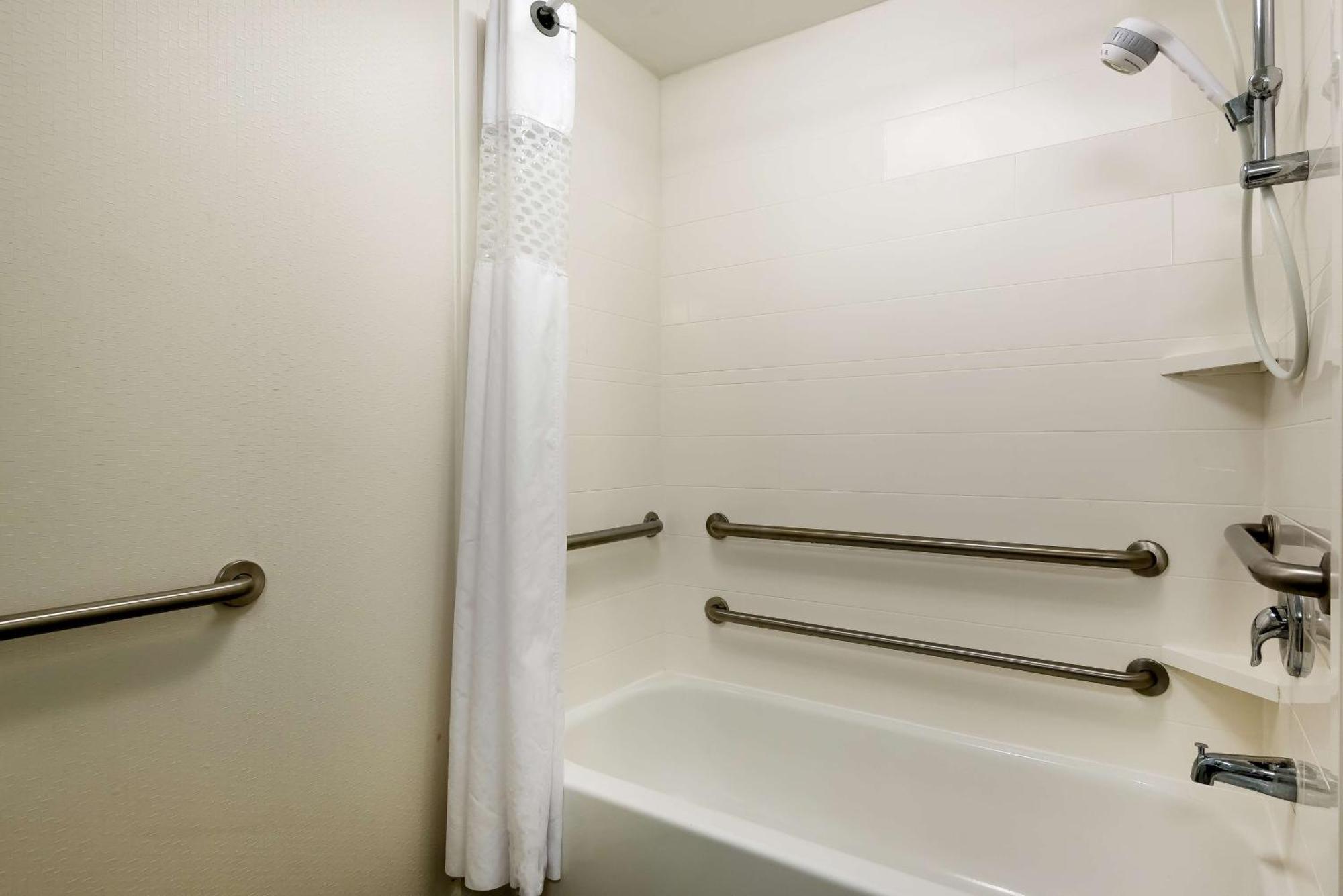 Hampton Myrtle West Hotel