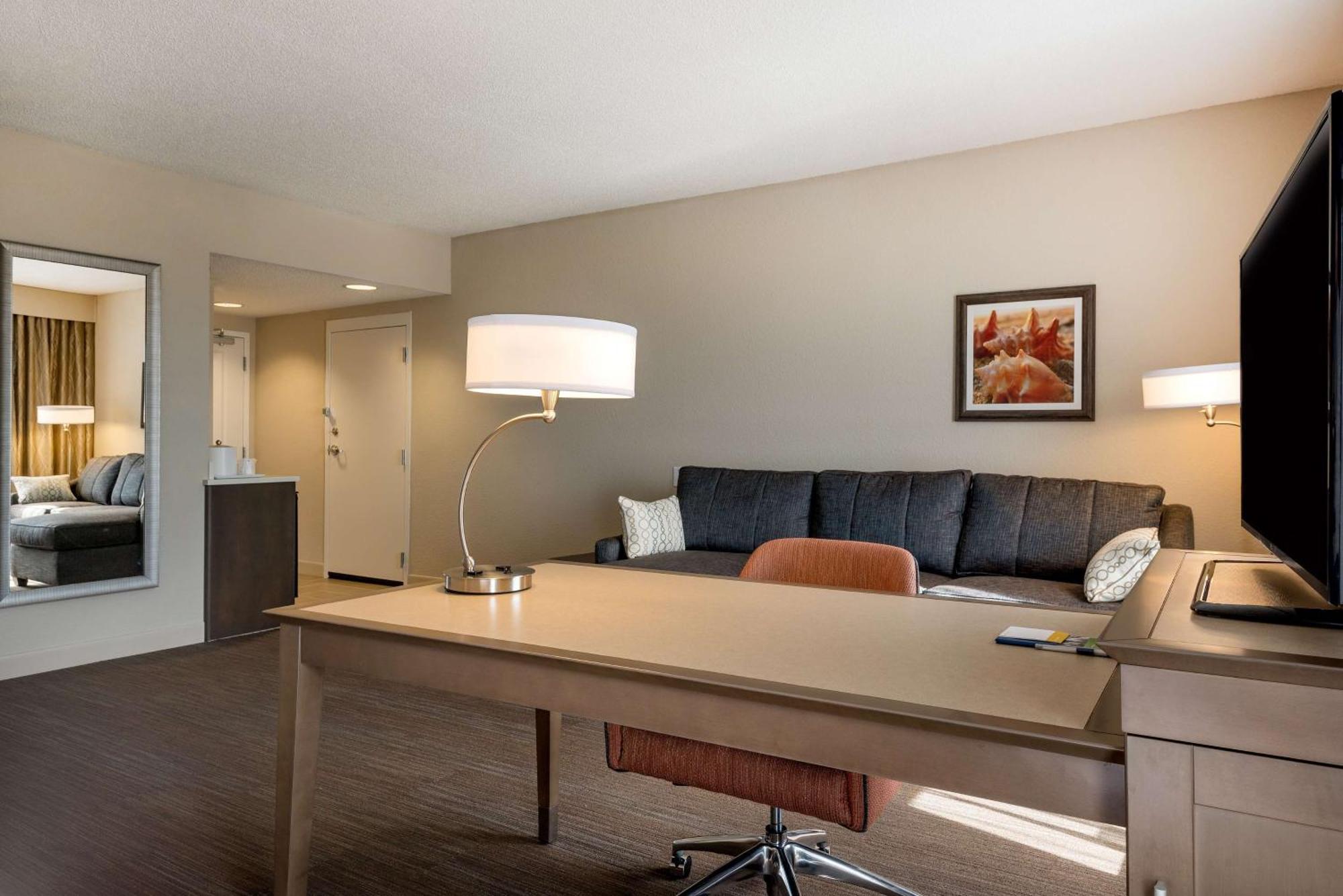 Hampton Myrtle West Hotel 3*