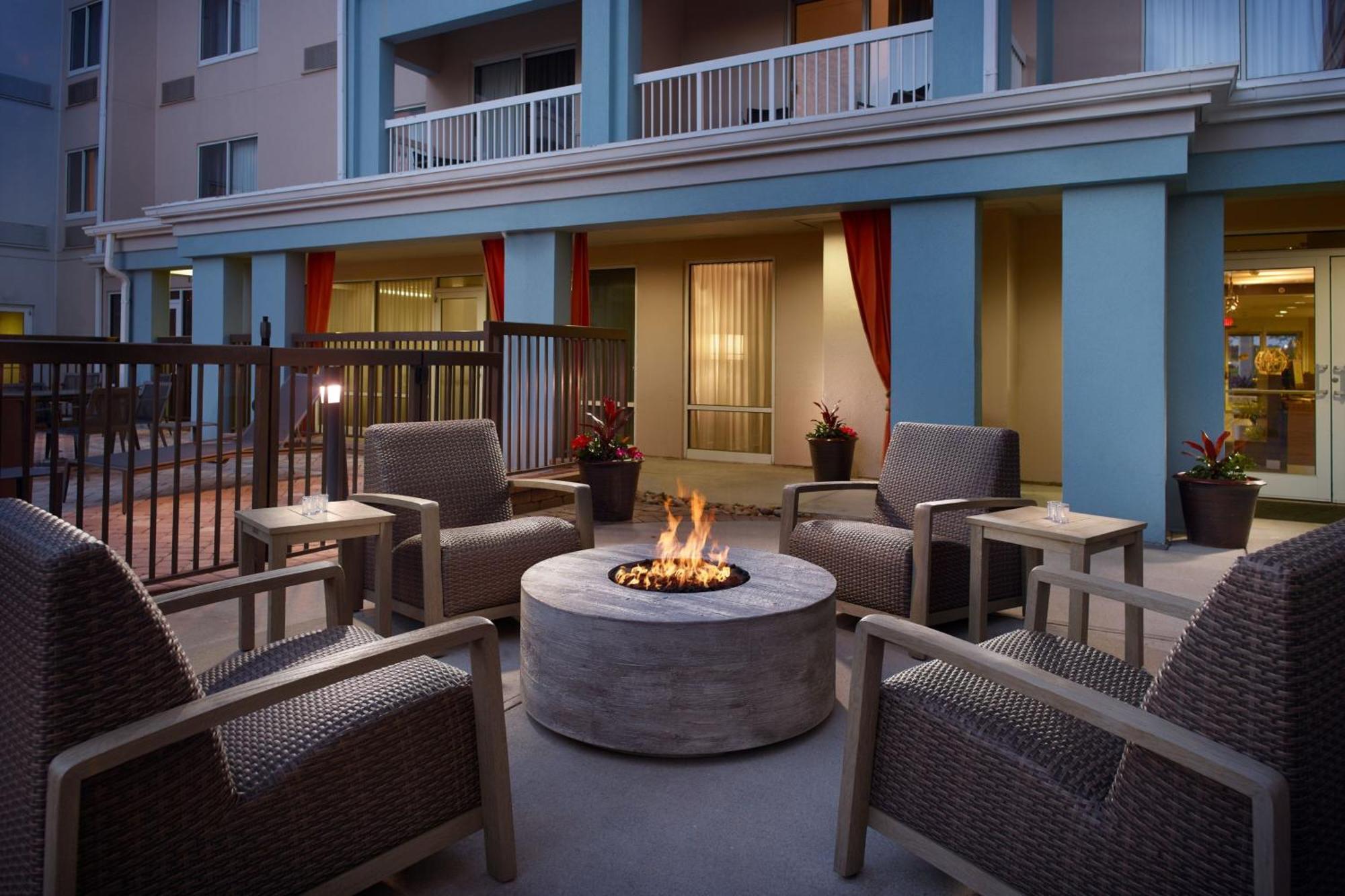Courtyard By Marriott Myrtle Broadway Hotel 3*