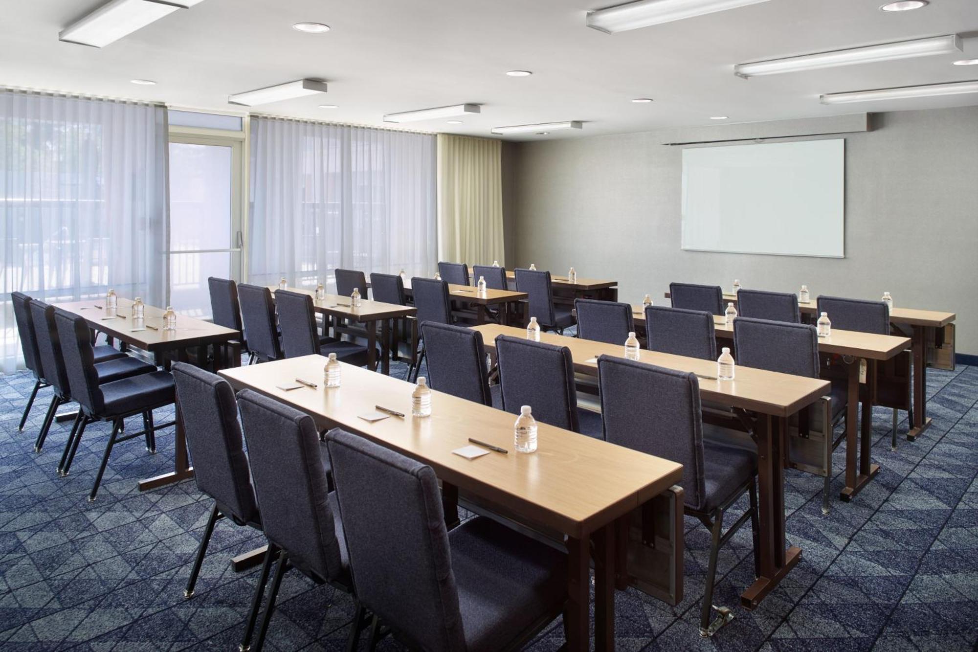 Courtyard By Marriott Myrtle Broadway 3*