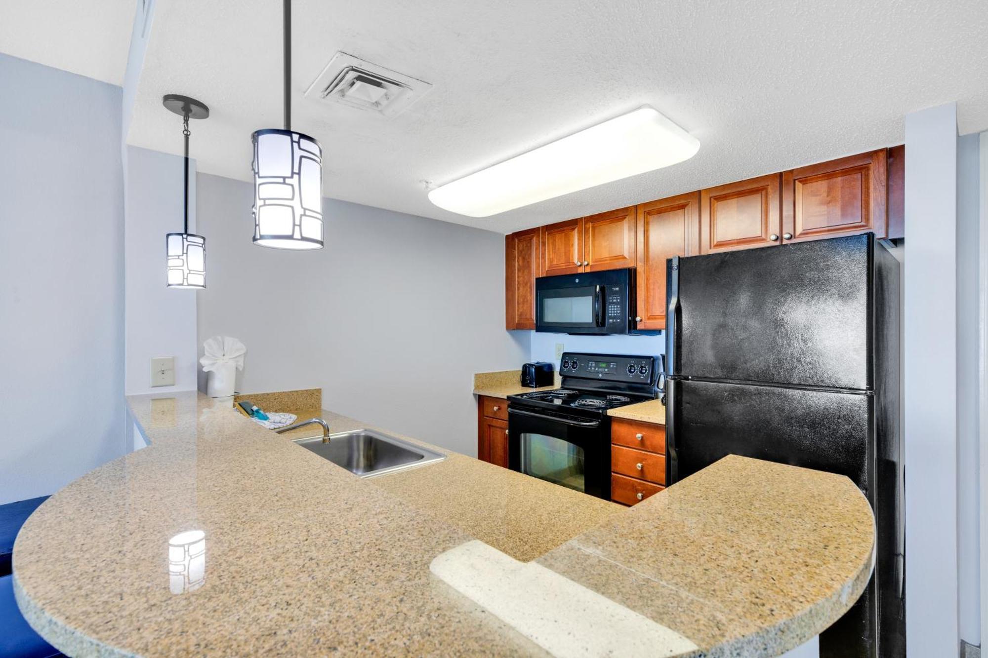 Apartment Sun-filled Beachfront 2br At Dunes Village