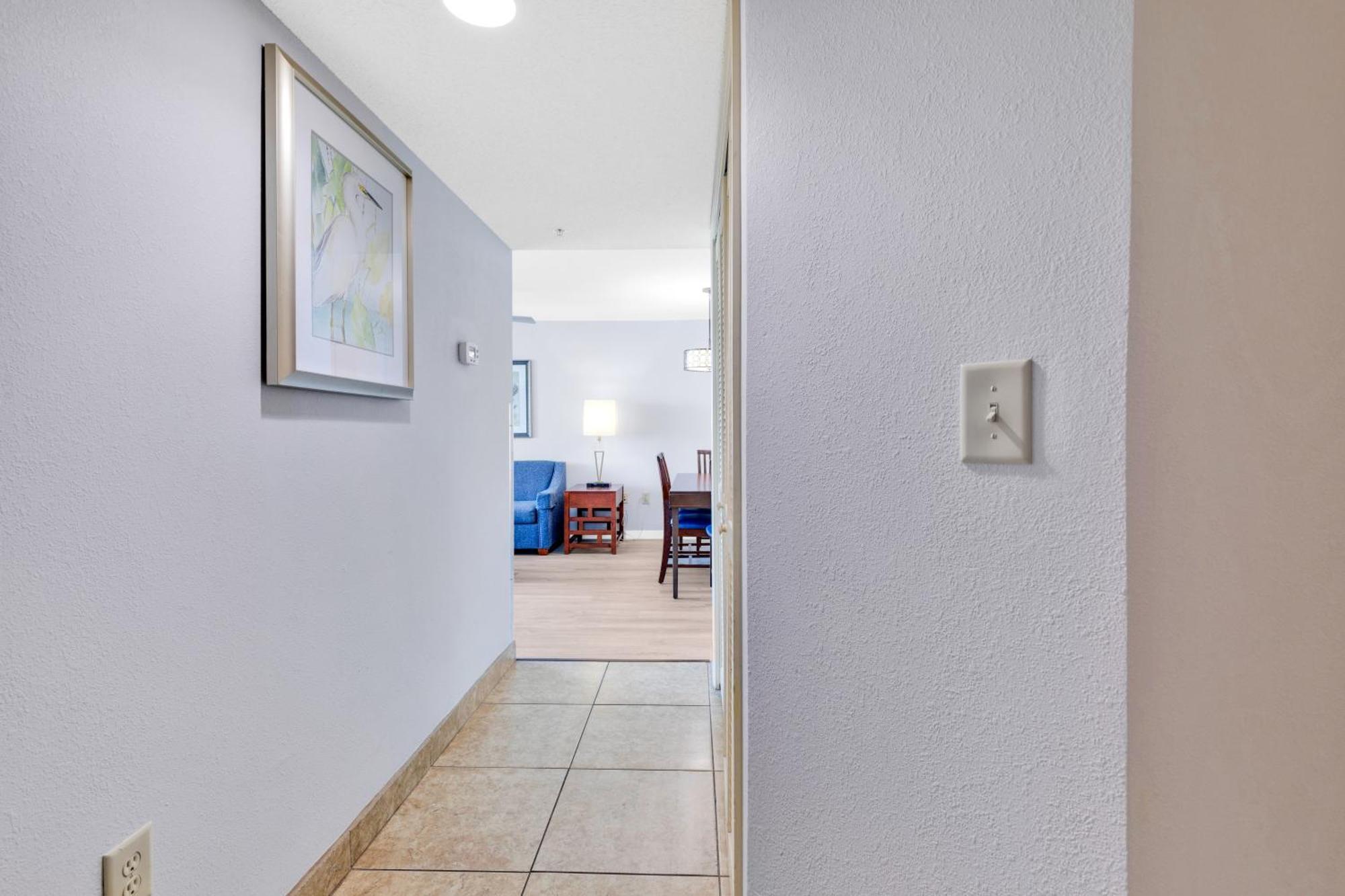Sun-filled Beachfront 2br At Dunes Village Apartment