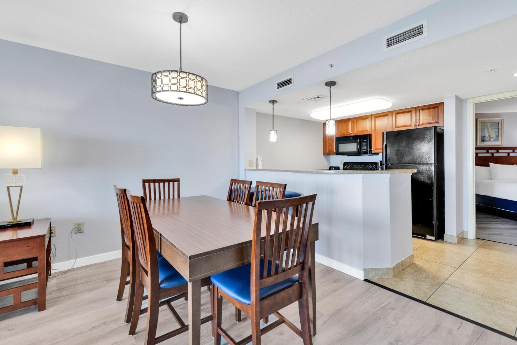 Sun-filled Beachfront 2br At Dunes Village