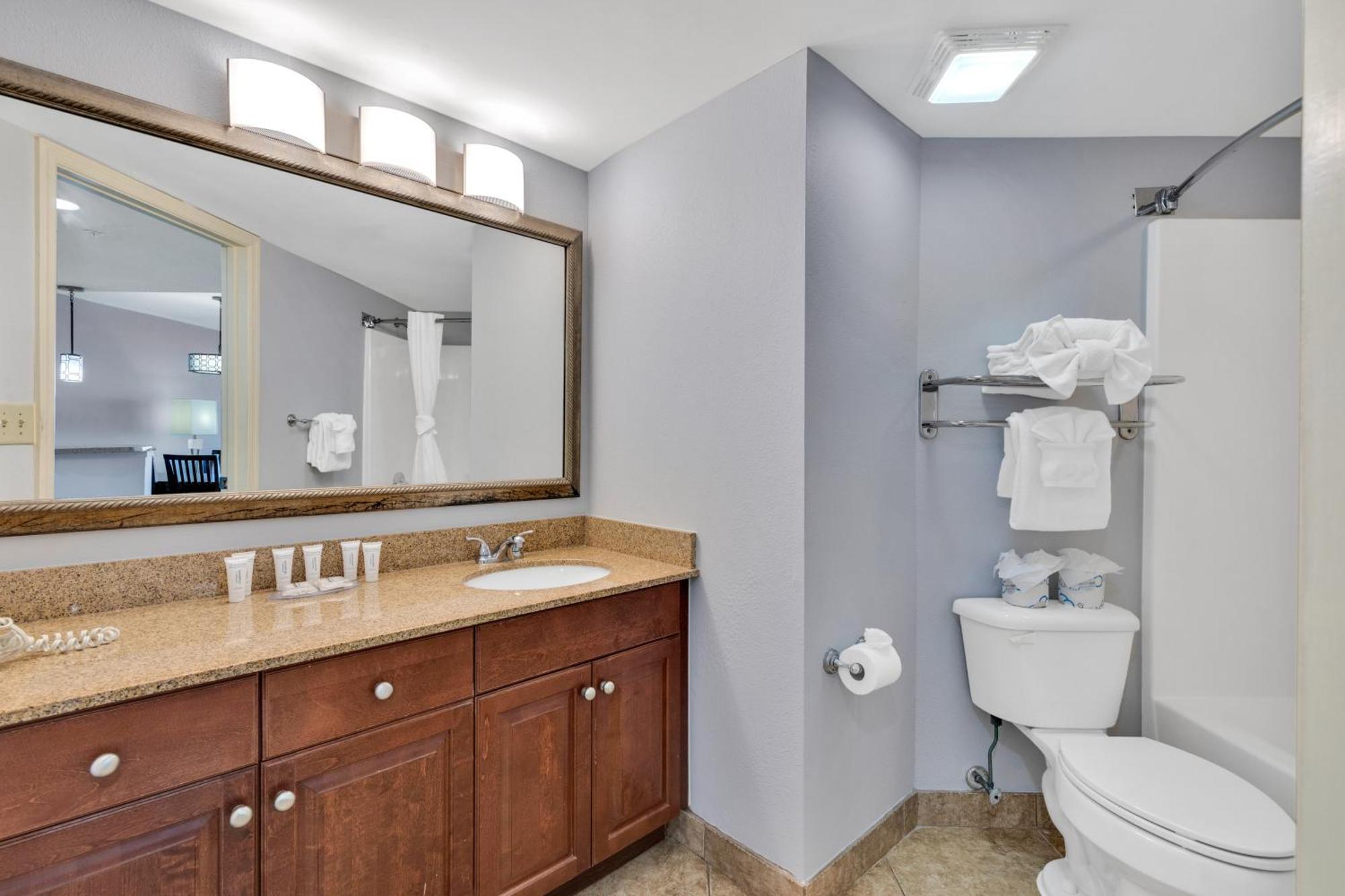Sun-filled Beachfront 2br At Dunes Village *
