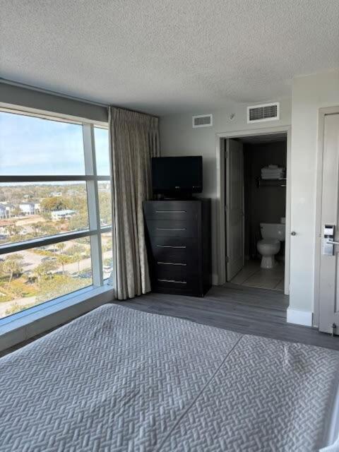 Great 2 Bedroom - Oceans One 1008 Holiday home